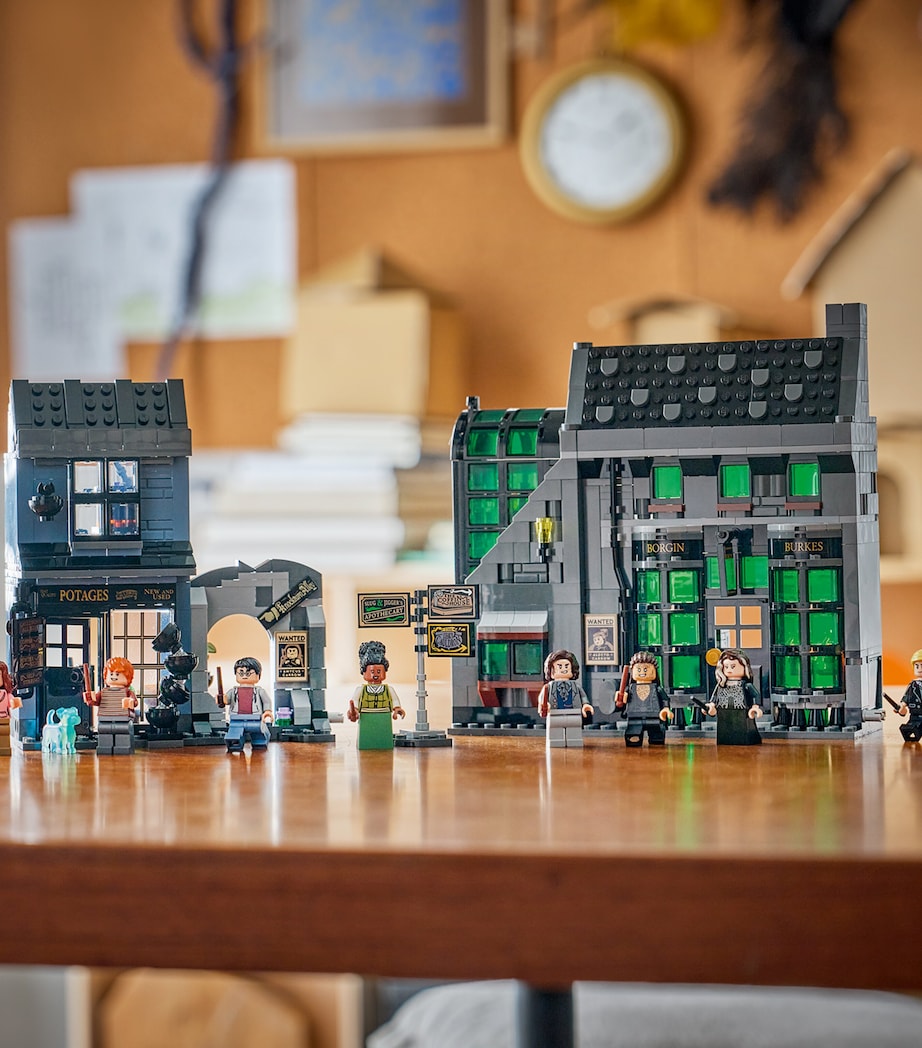 Lego Harry Potter Knockturn Alley Wizarding Shops 76471 Image 5