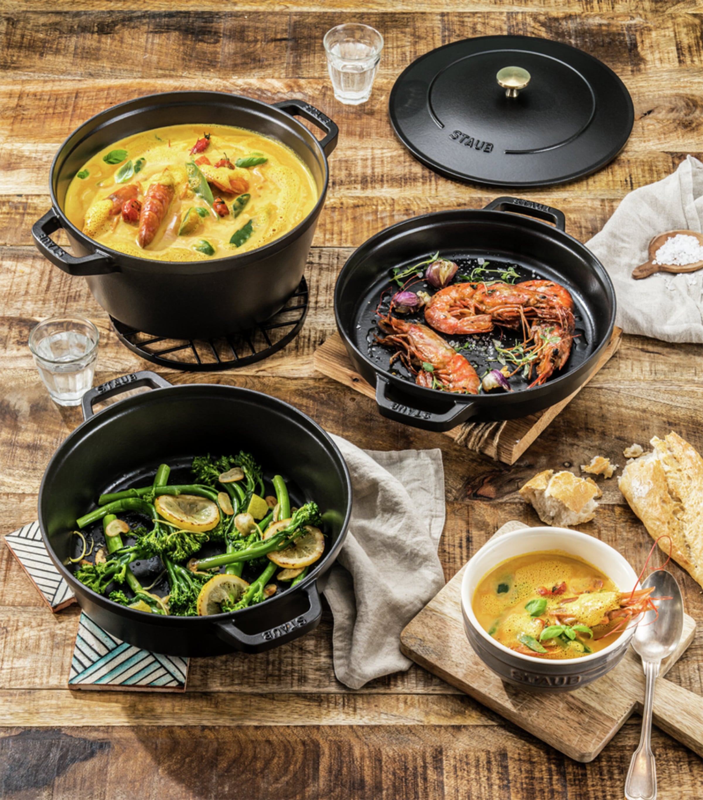 3-Piece Round Stackable Cocotte Set BLACK Image 3