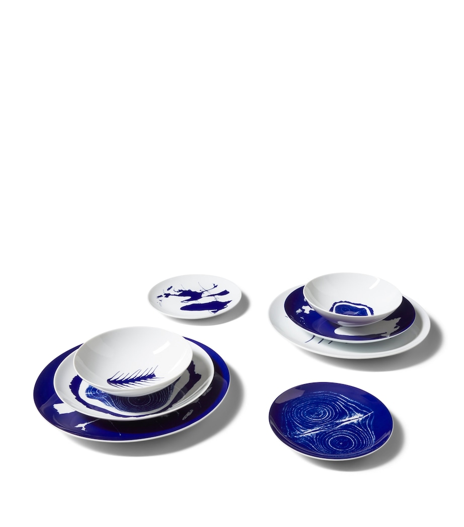 Cassina x Ginori 1735 Set of 2 Le Monde de Charlotte Perriand Tronc Dessert Plates (20.5cm) WHITE/BLUE Image 2