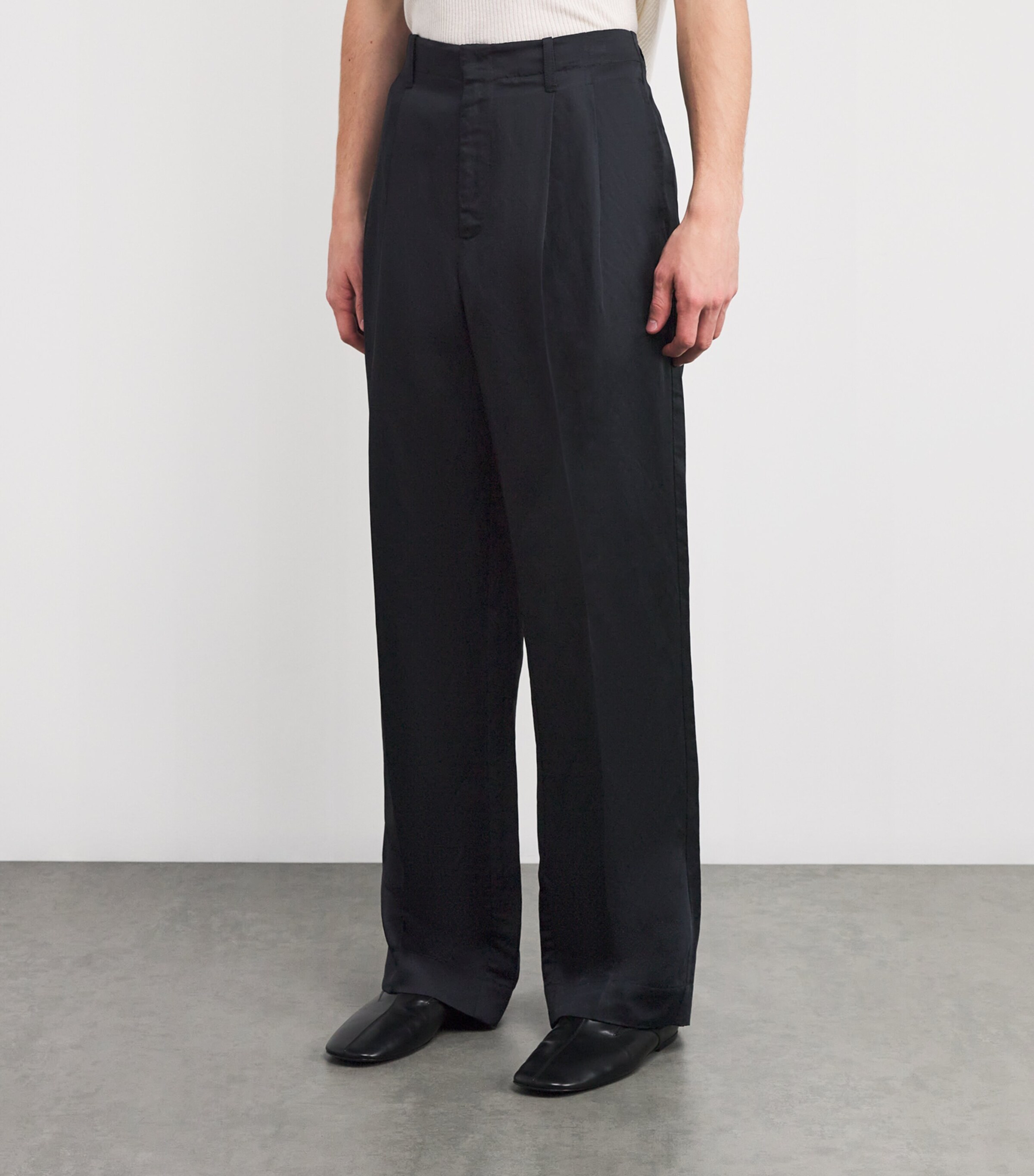 Satin Pleated Straight Trousers BLACK Image 3