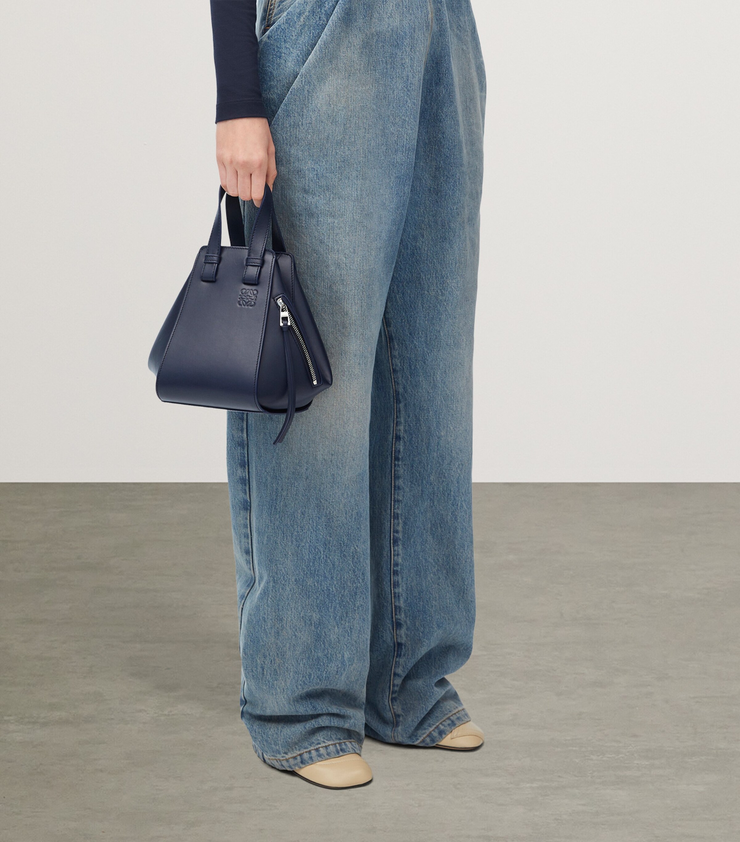 Leather Compact Hammock Top-Handle Bag ABYSS BLUE Image 7