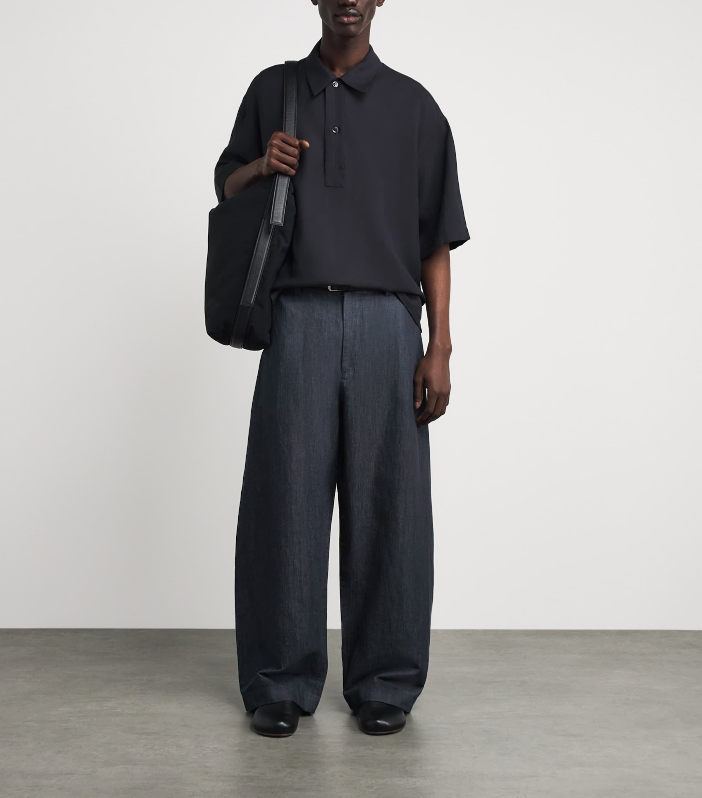 Studio Nicholson Mens Cotton-Linen Curved Trousers Indigo Image 2