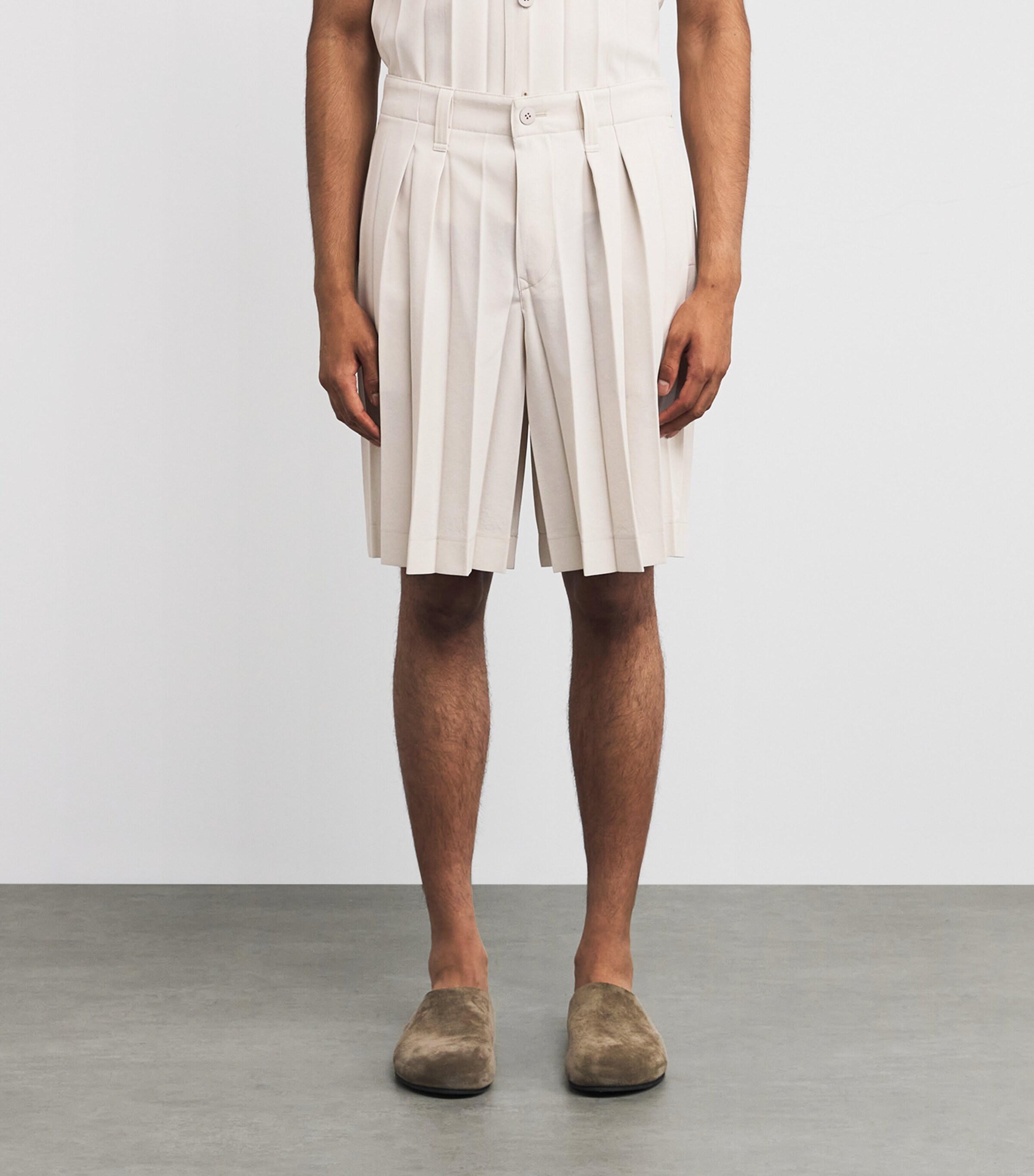 Homme Plissé Issey Miyake Mens Pleated Edge Ensemble Shorts Beige Image 3