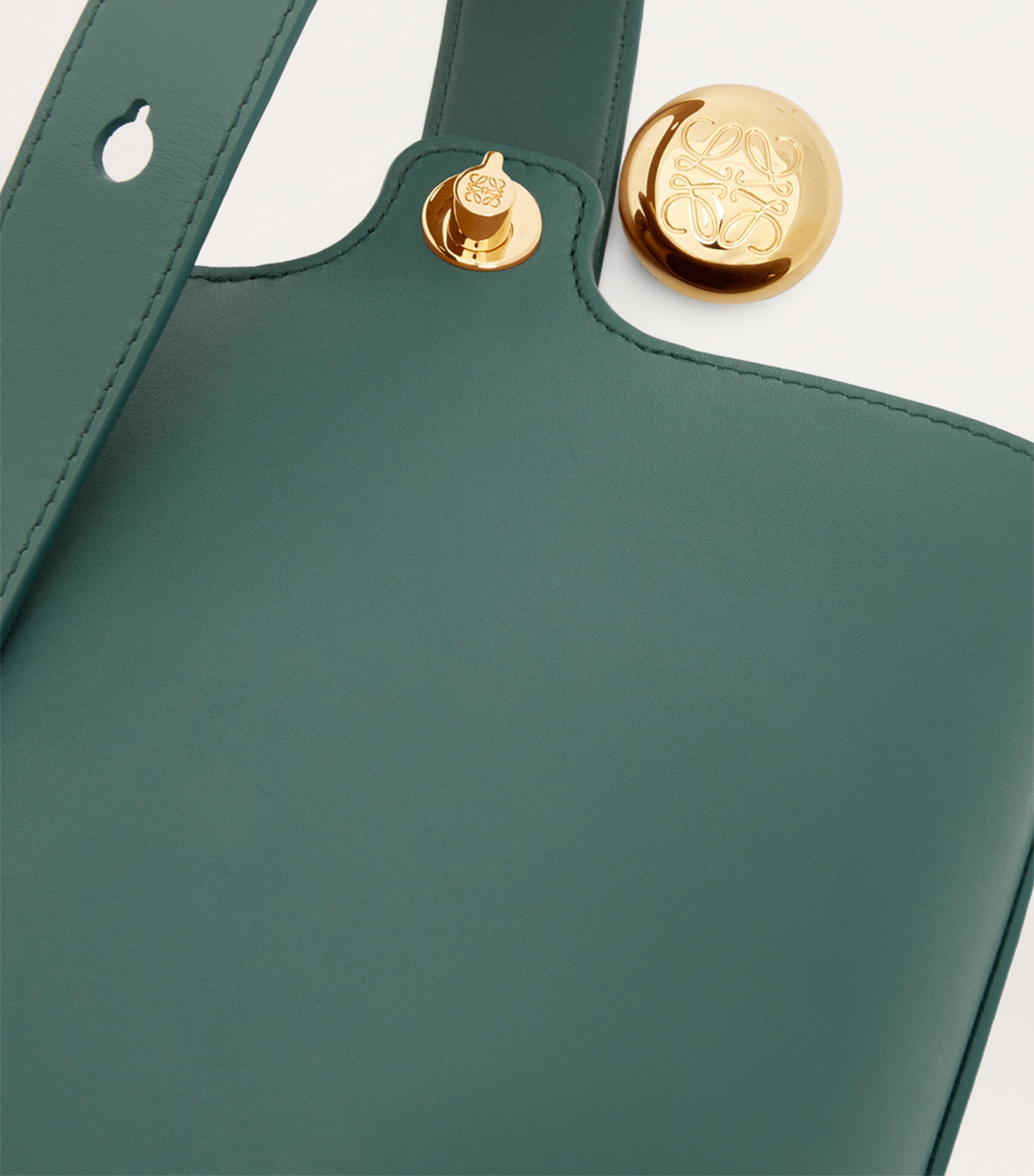 LOEWE オリーブグリーン ショルダーバッグbucket LOEWE Mini Leather Pebble Bucket Bag | Harrods US