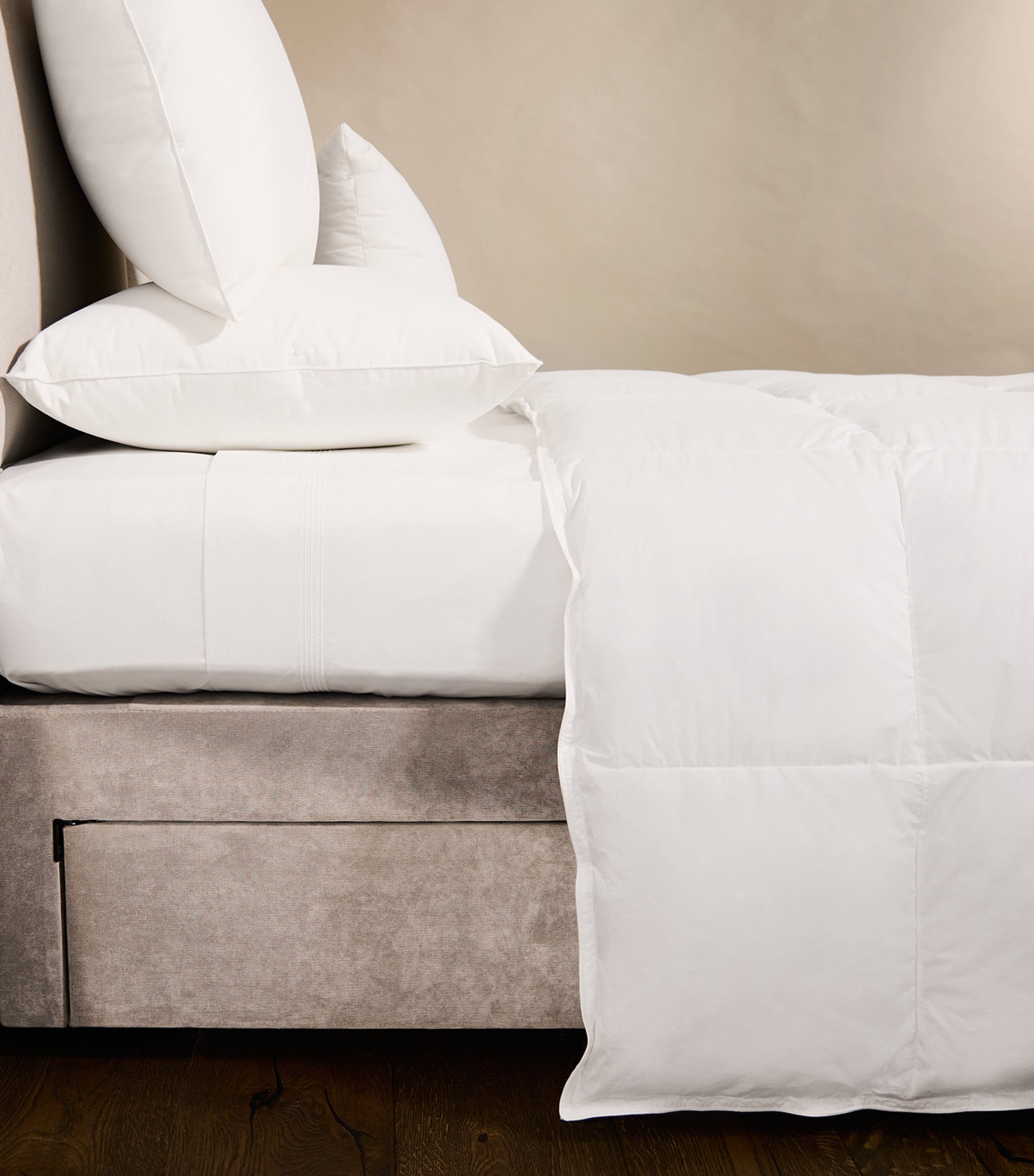 Harrods of London Double 100% Canadian Goose Down Duvet (9 Tog) White Image 3
