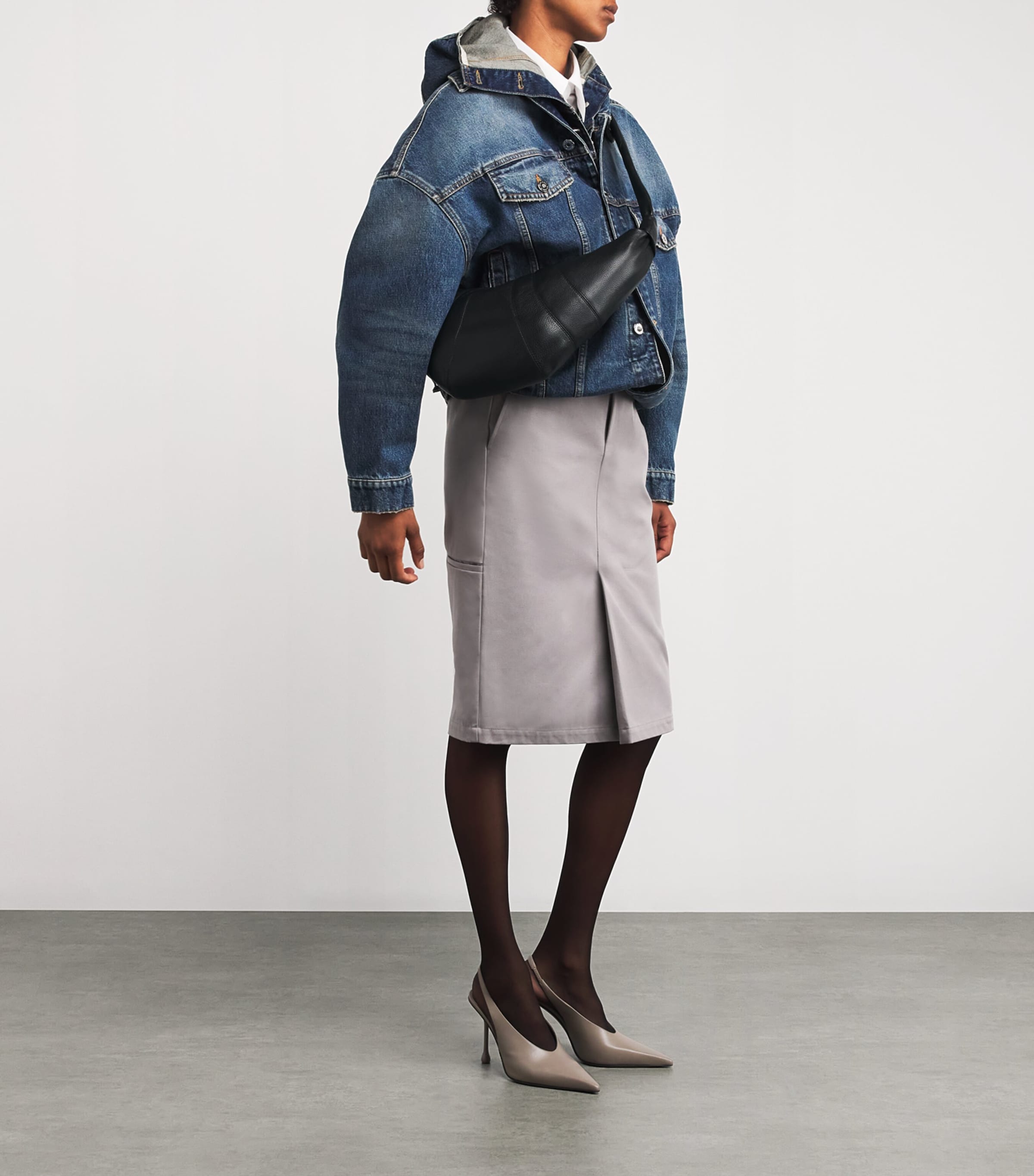 Medium Grained Leather Croissant Shoulder Bag BK999 BLACK Image 5