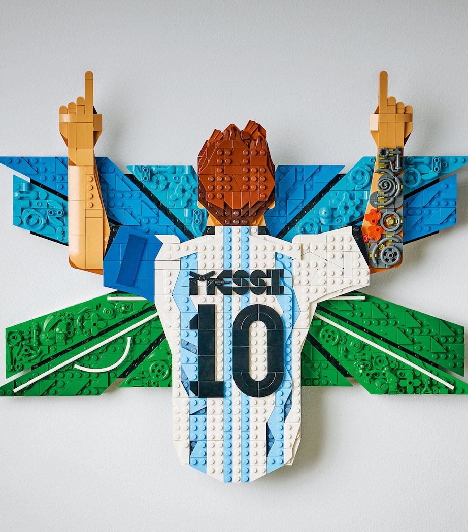 Lego LEGO Editions Lionel Messi – Celebration Building Set 43018 Image 5