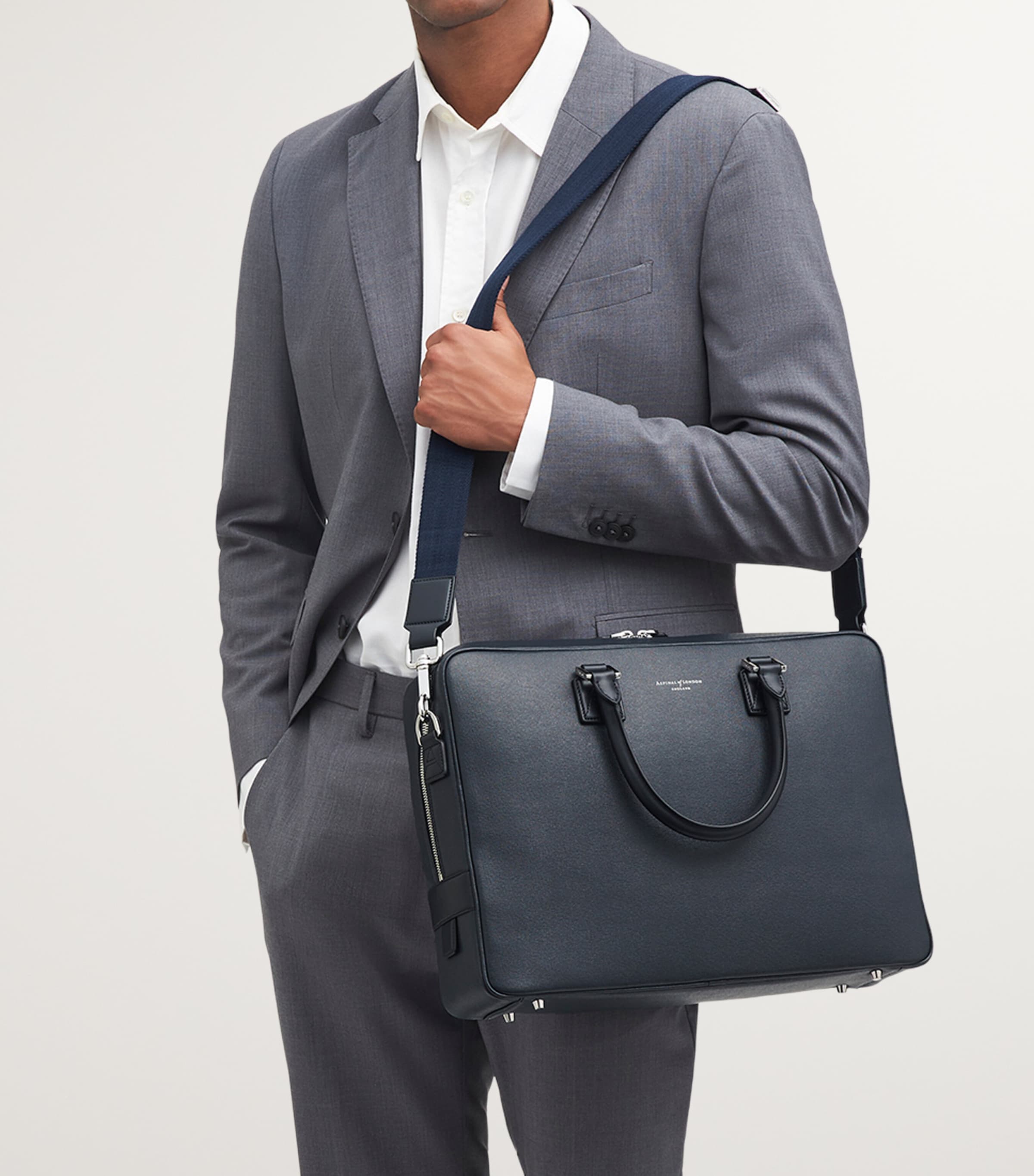 Leather Mount Street Briefcase Bag NAVY Image 6