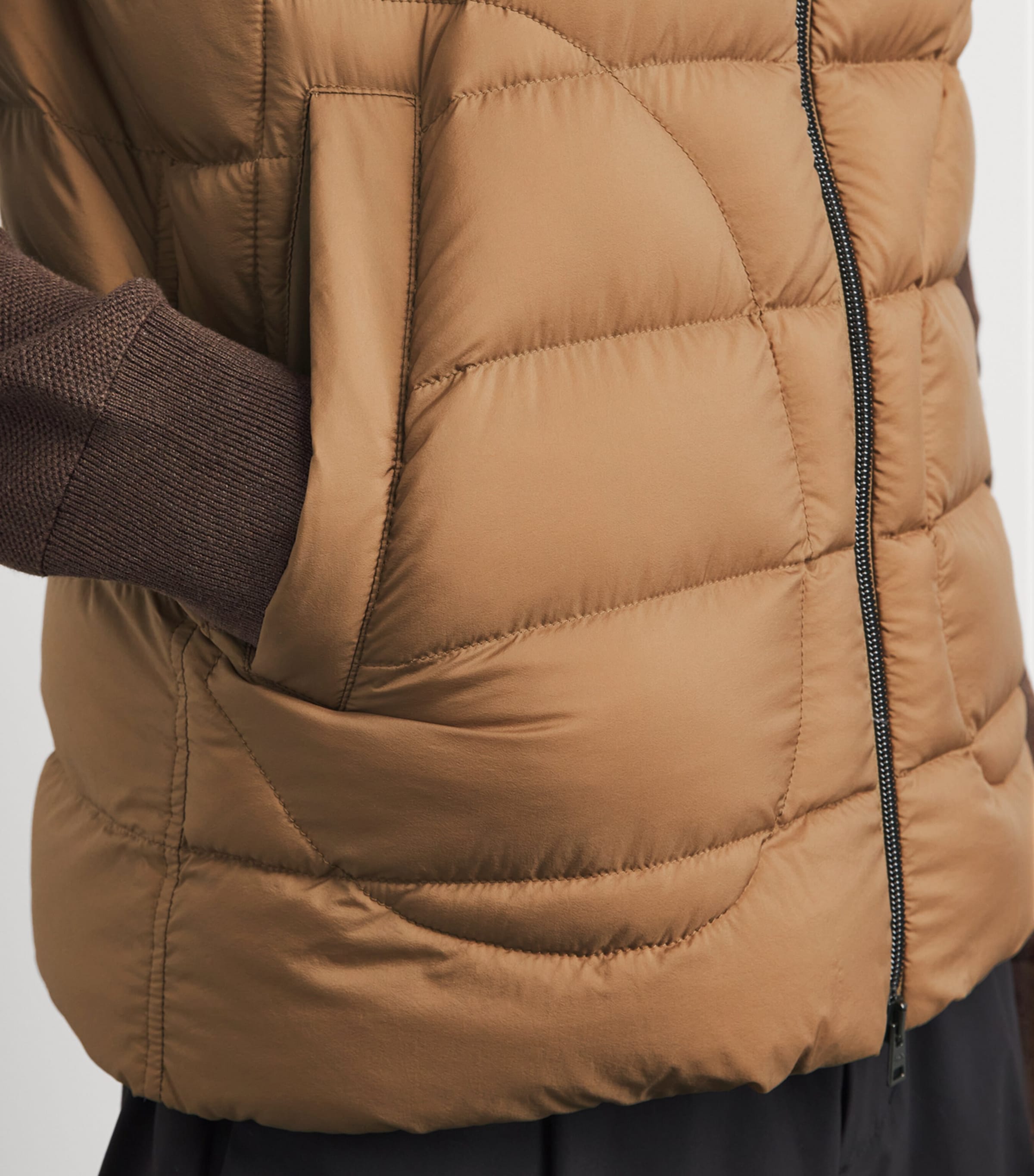 Herno Mens Down Quilted Gilet Cammello Image 3