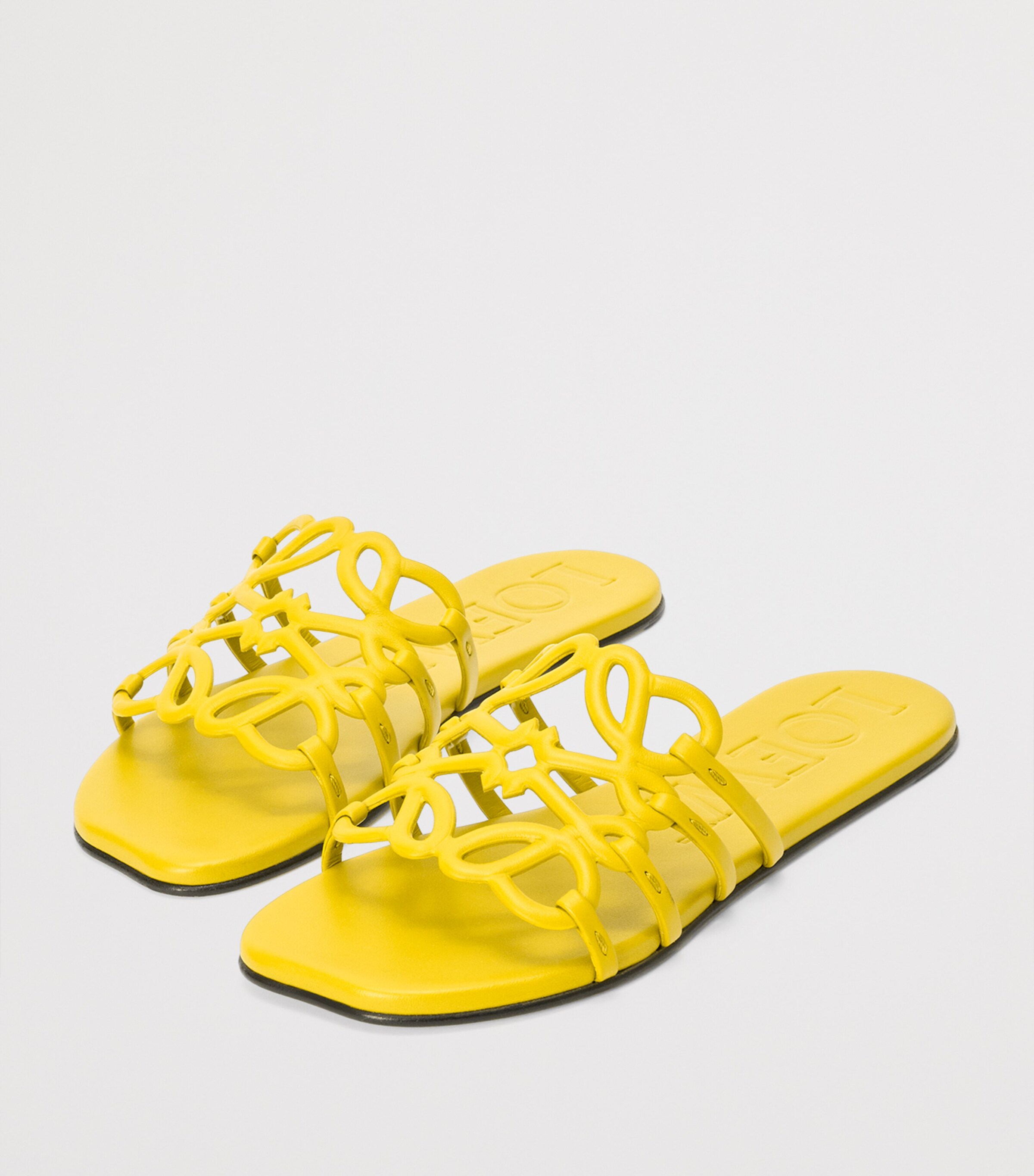 【国内発】LOEWE x Paula's Ibiza Flex Anagram スライド Shop Loewe - LOEWE x Paula's Ibiza Flex Anagram Leather