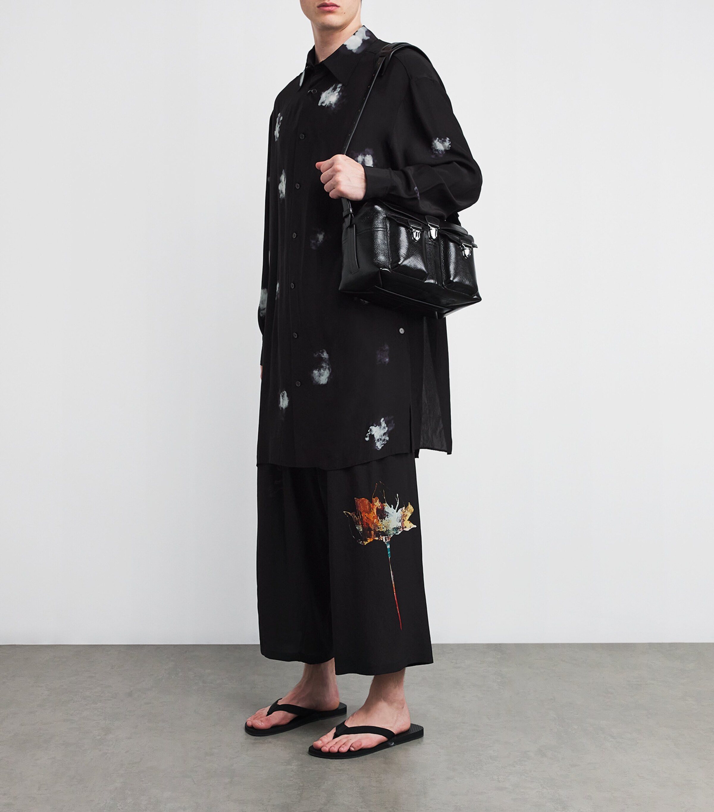 Yohji Yamamoto Mens Silk Floral Print Pleated Trousers Black Image 2