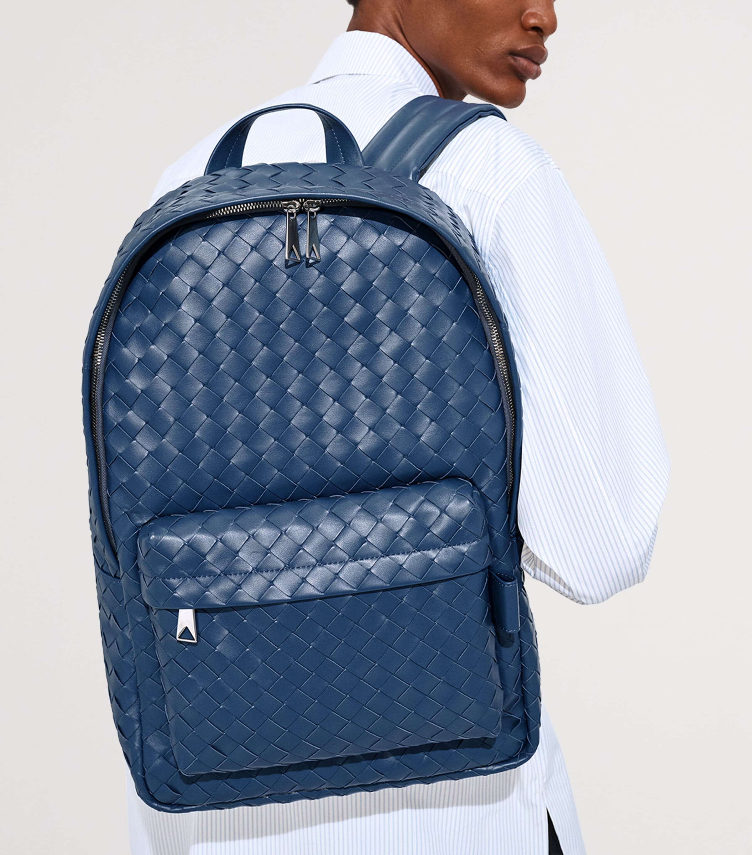 Bottega Veneta Mens Calfskin Intrecciato Backpack Image 2