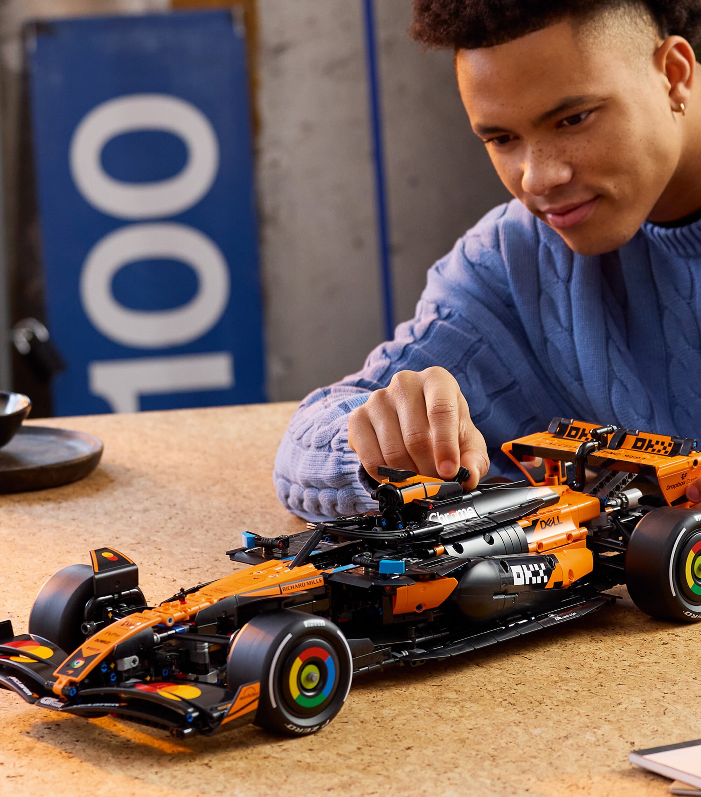 Lego LEGO Technic McLaren MCL39 F1 Car 42228 Image 3