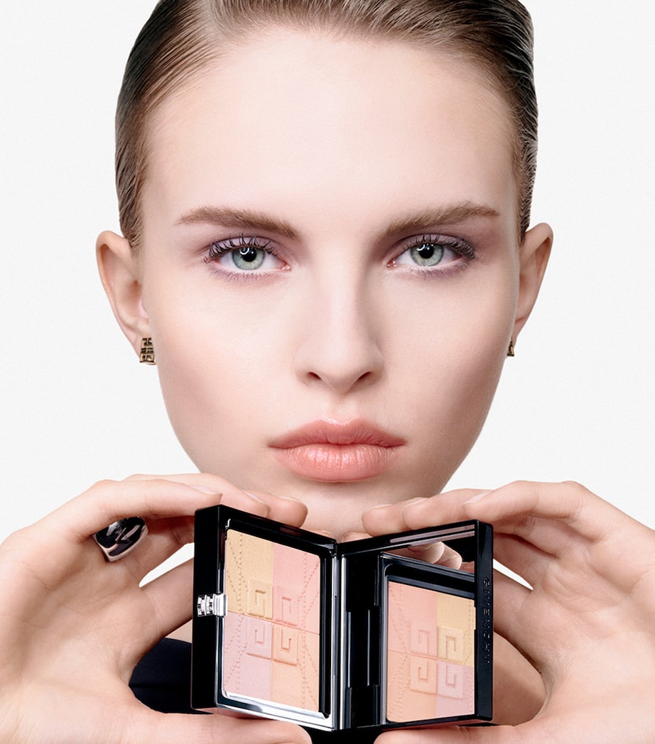 Givenchy Prisme Libre 4-Colour Pressed Powder Image 4