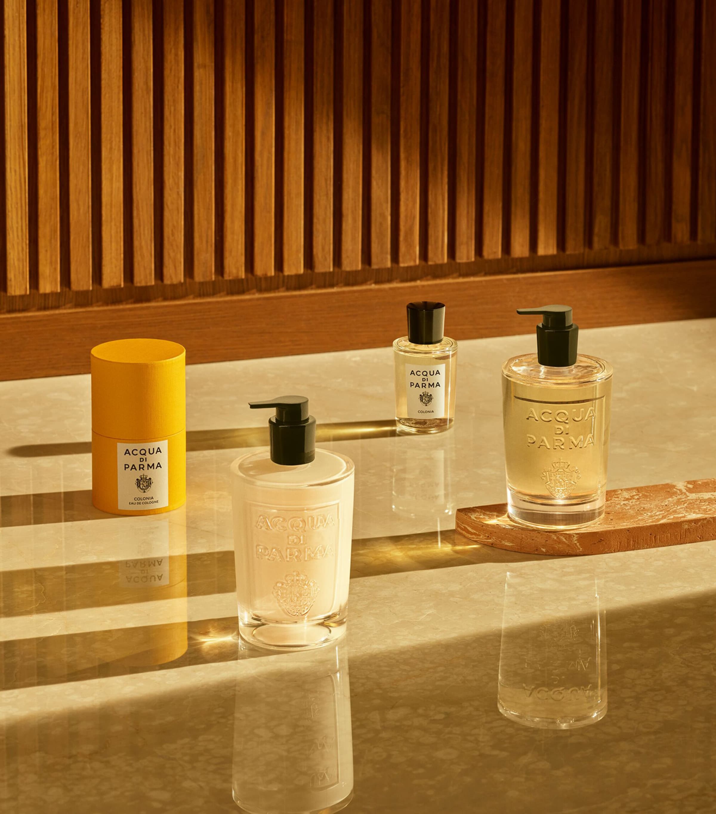 Colonia Liquid Soap (330ml) NO COLOUR Image 3