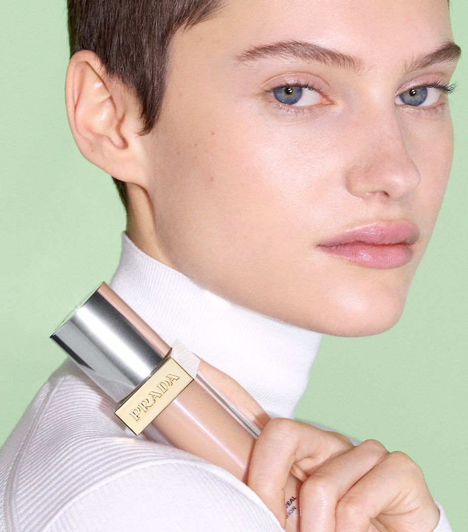 Reveal Skin Optimising Foundation LW25 Image 5