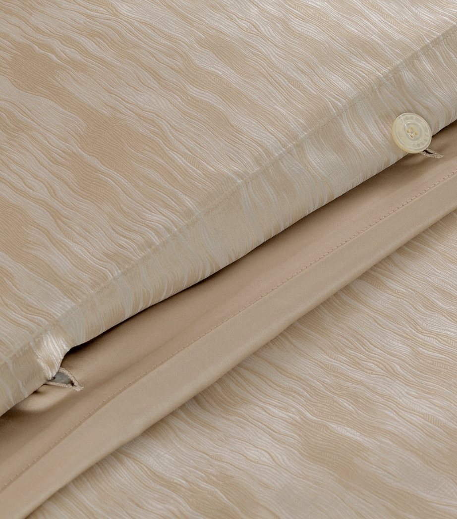 Frette Silk Luxury Sway King Duvet Cover (260cm x 240cm) Milk/golden B Image 4