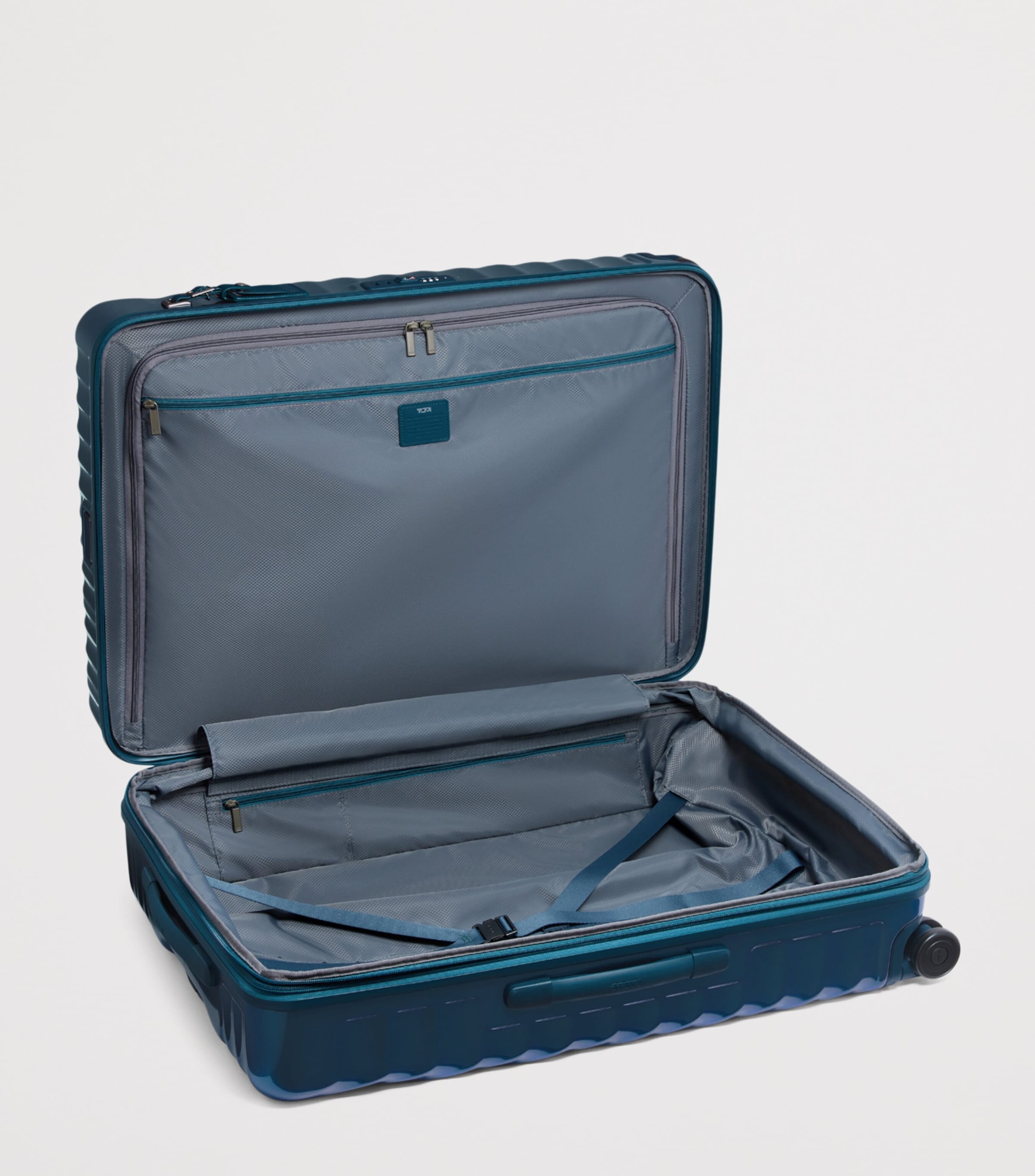 19 Degree Extended Trip Check-In Suitcase (77.5cm) BLUE IRIDESCENT A867 Image 2