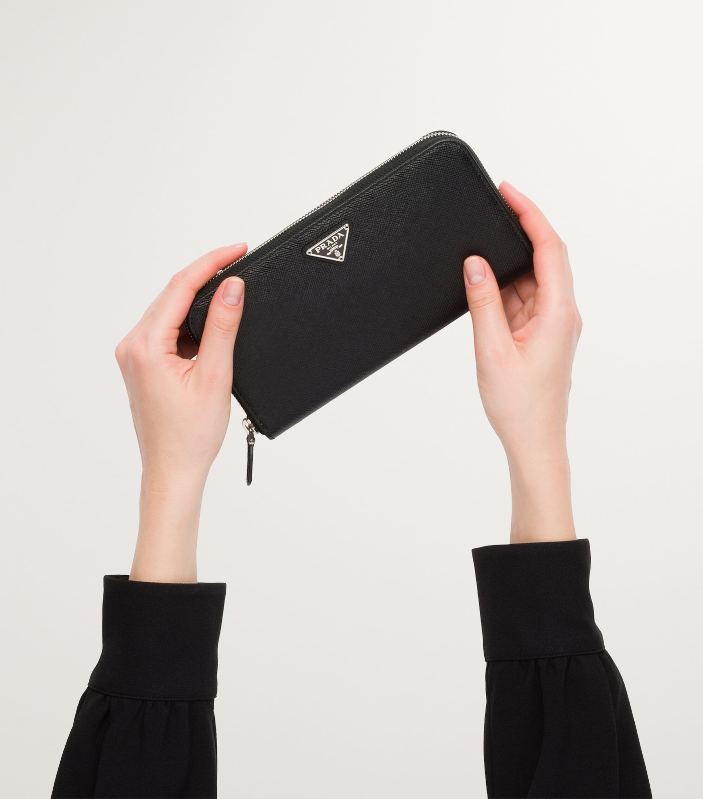 Large Saffiano Leather Zipped Wallet F0632 Image 2