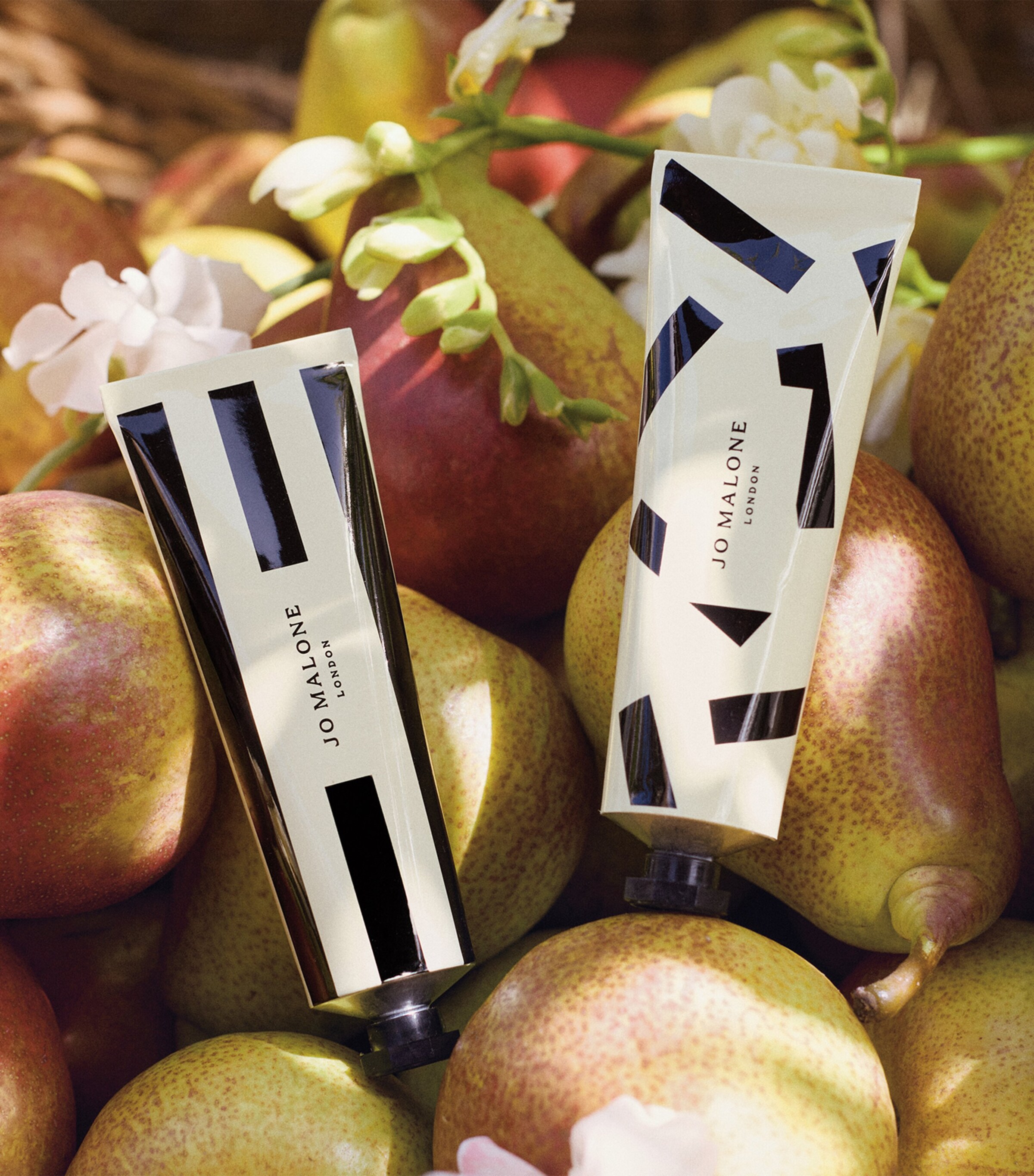 Jo Malone London English Pear & Sweet Pea Hand Cream (30ml) Image 2