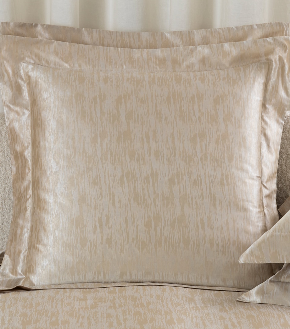 Frette Silk Luxury Sway Square Pillowcase (65cm x 65cm) Milk/golden B Image 1