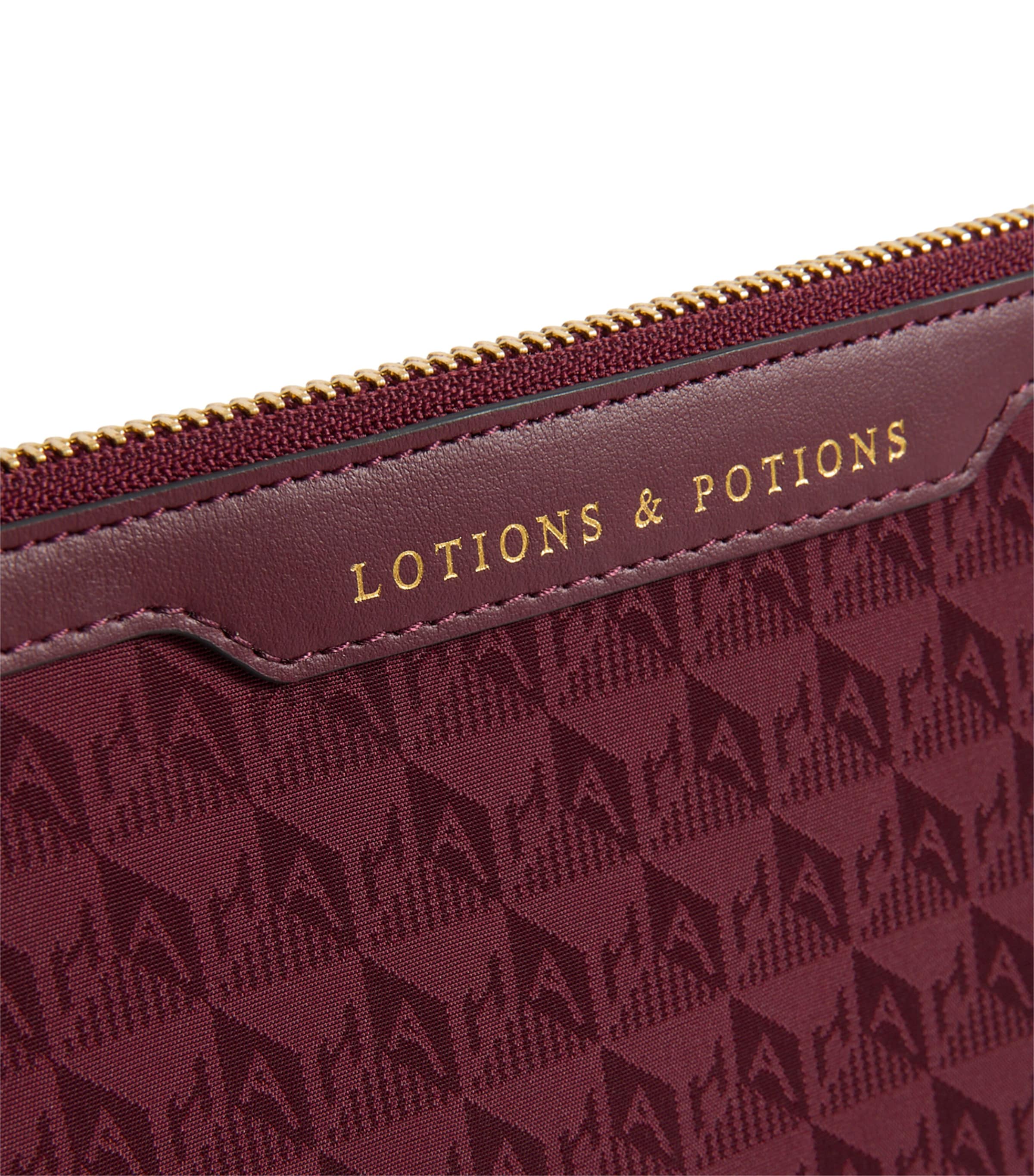 Logo Jacquard Lotions and Potions Pouch MAGENTA Image 3