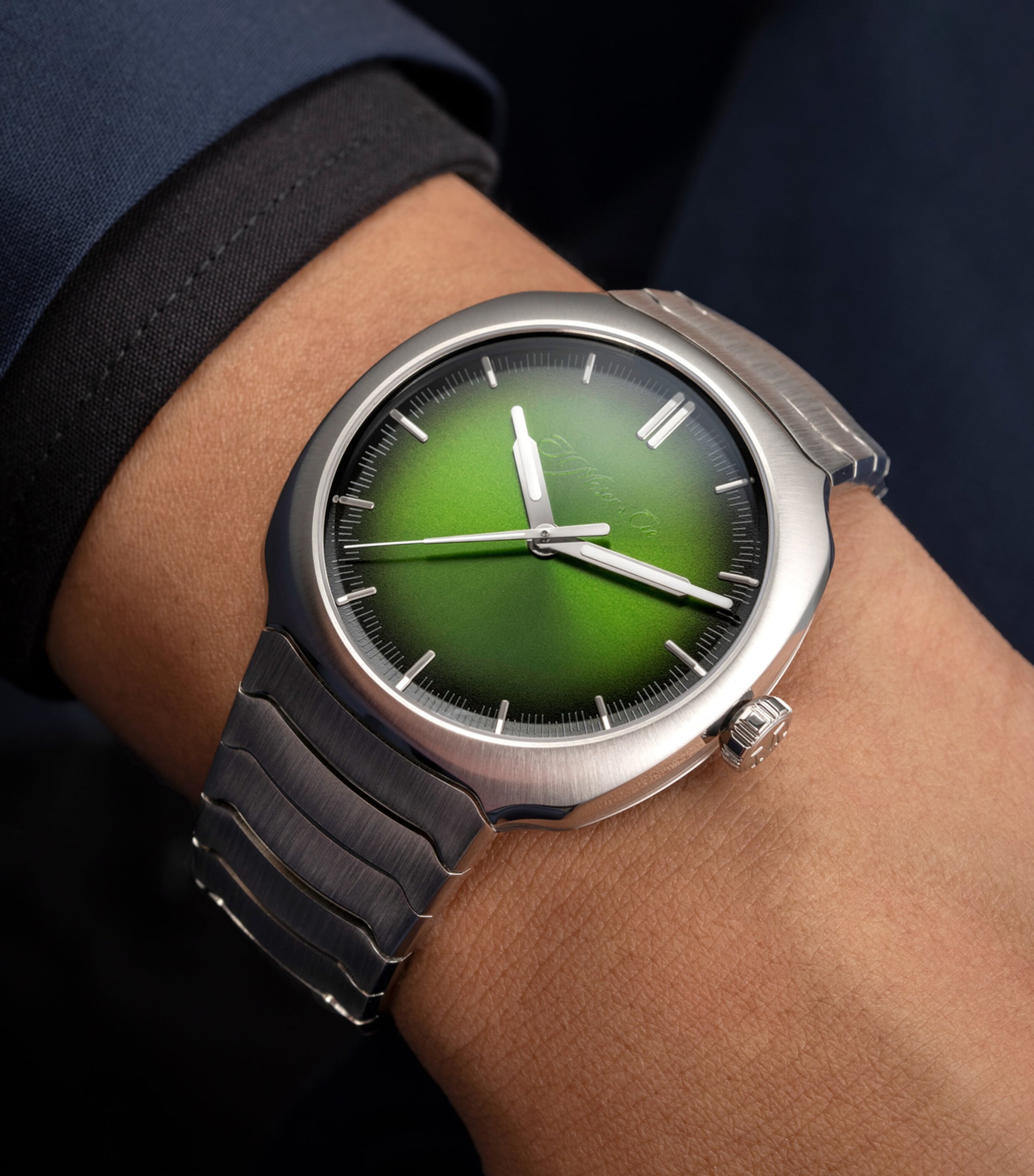 Stainless Steel Streamliner Centre Seconds Watch 40mm GREEN Image 3