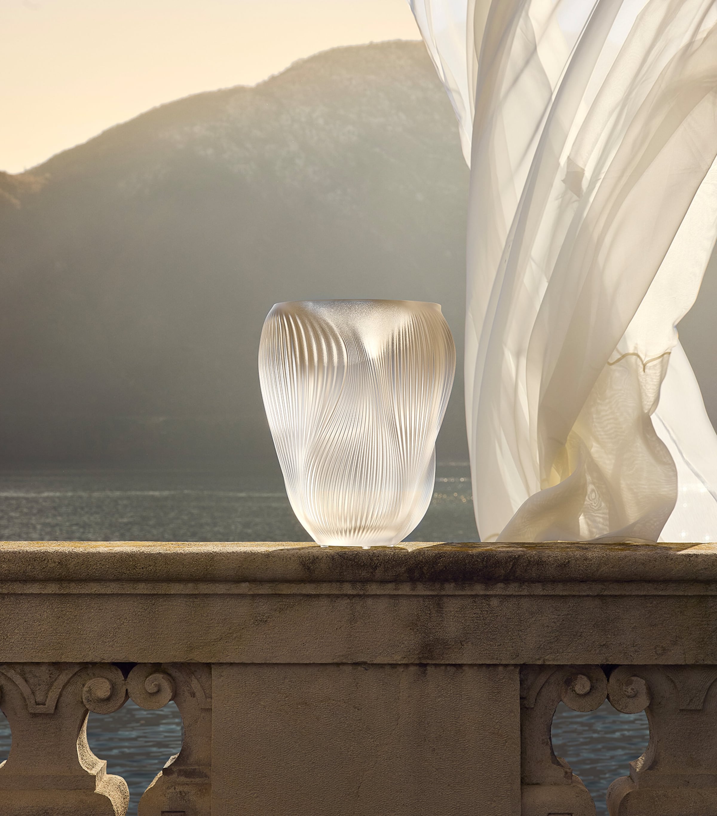 Lalique Large Crystal Alizé Vase (33cm) Incolore Image 2