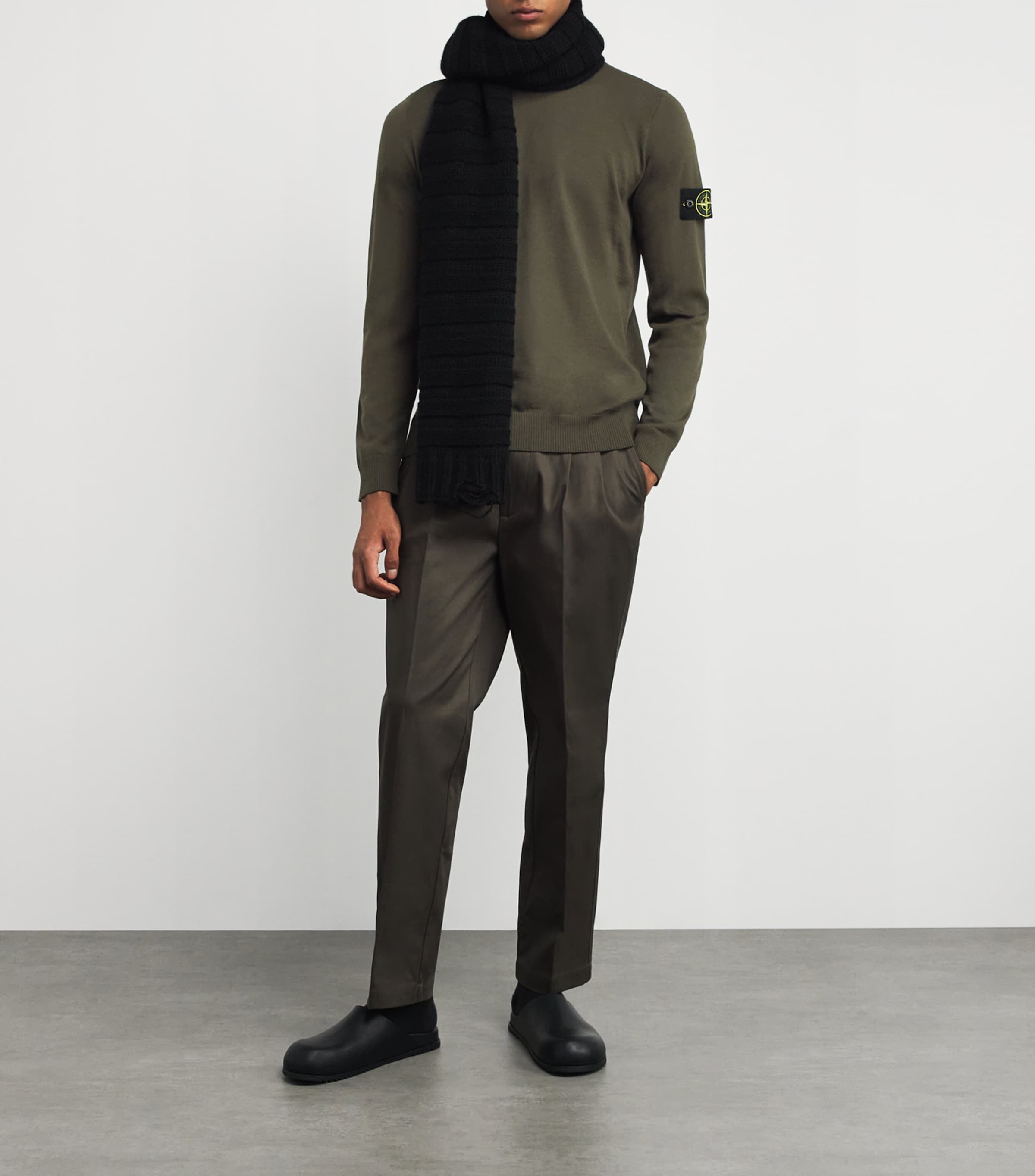 Virgin Wool Crew-Neck Sweater V0054 Image 2