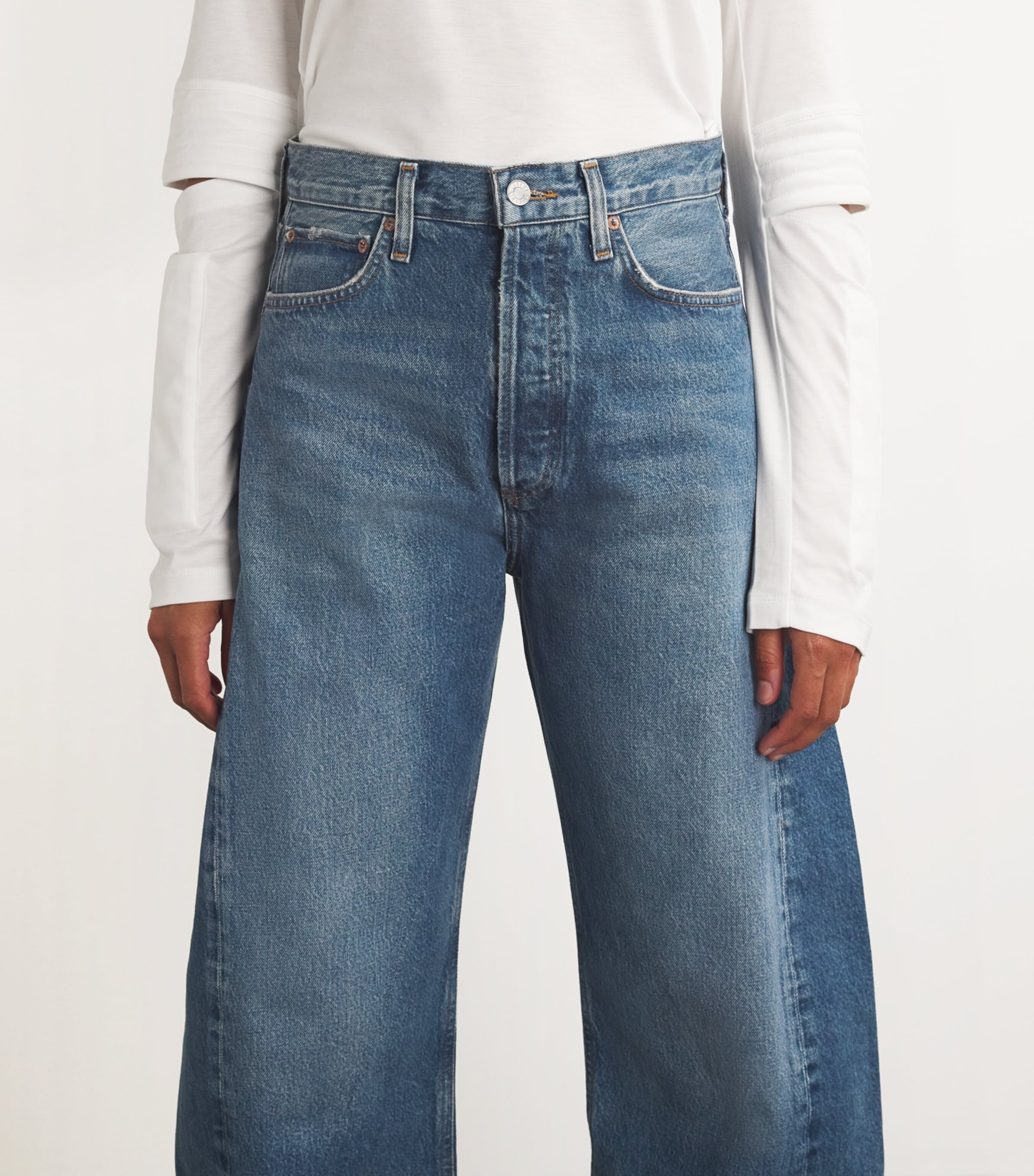 Luna Barrel-Leg Jeans SPLIT Image 6