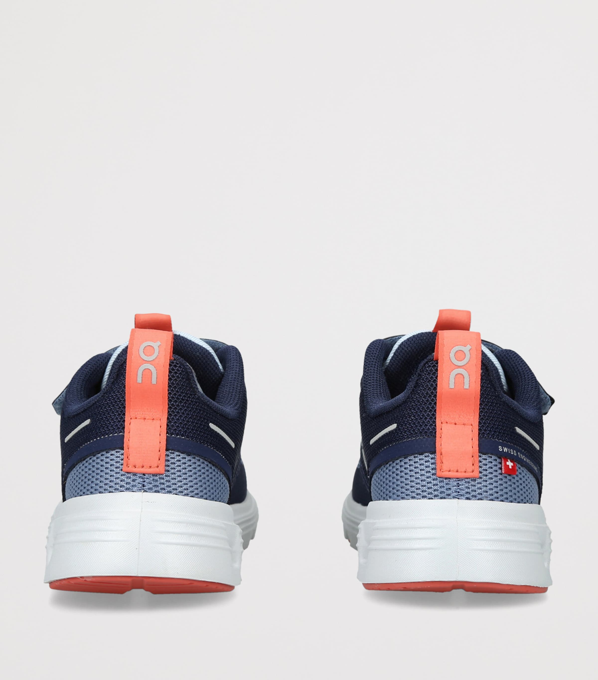 ON Running Cloud Play 2 Trainers Blue/drk.c Image 4