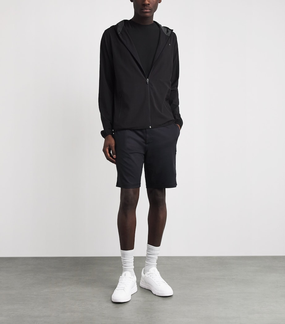 On Mens THE ROGER Advantage Sneakers White | White Image 2