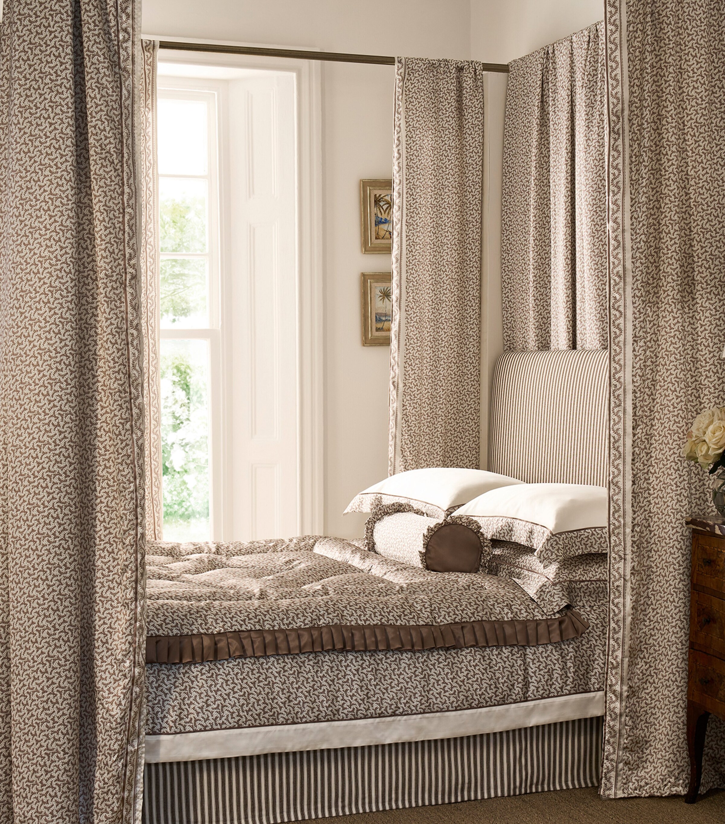 Gingerlily Silk Fern Border Oxford Pillowcase (50cm x 70cm) Mocha/ivory Image 3