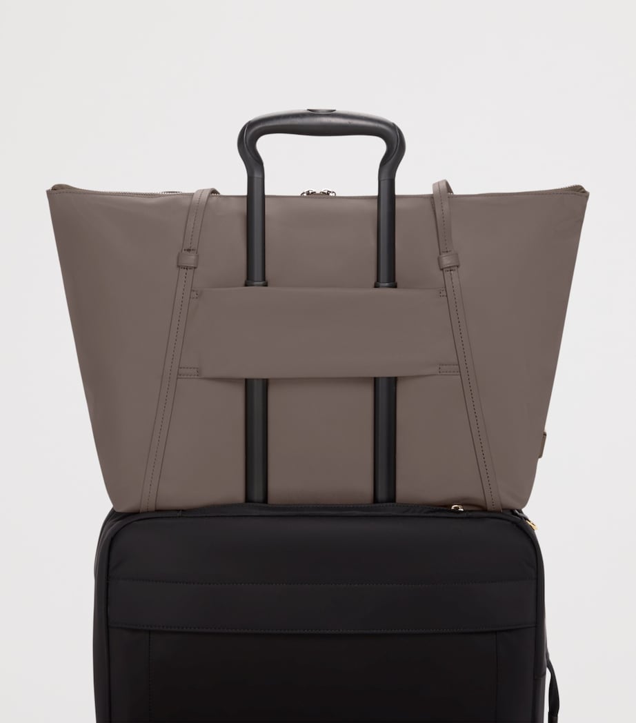 Voyageur Q Tote Bag MINK T315 Image 4