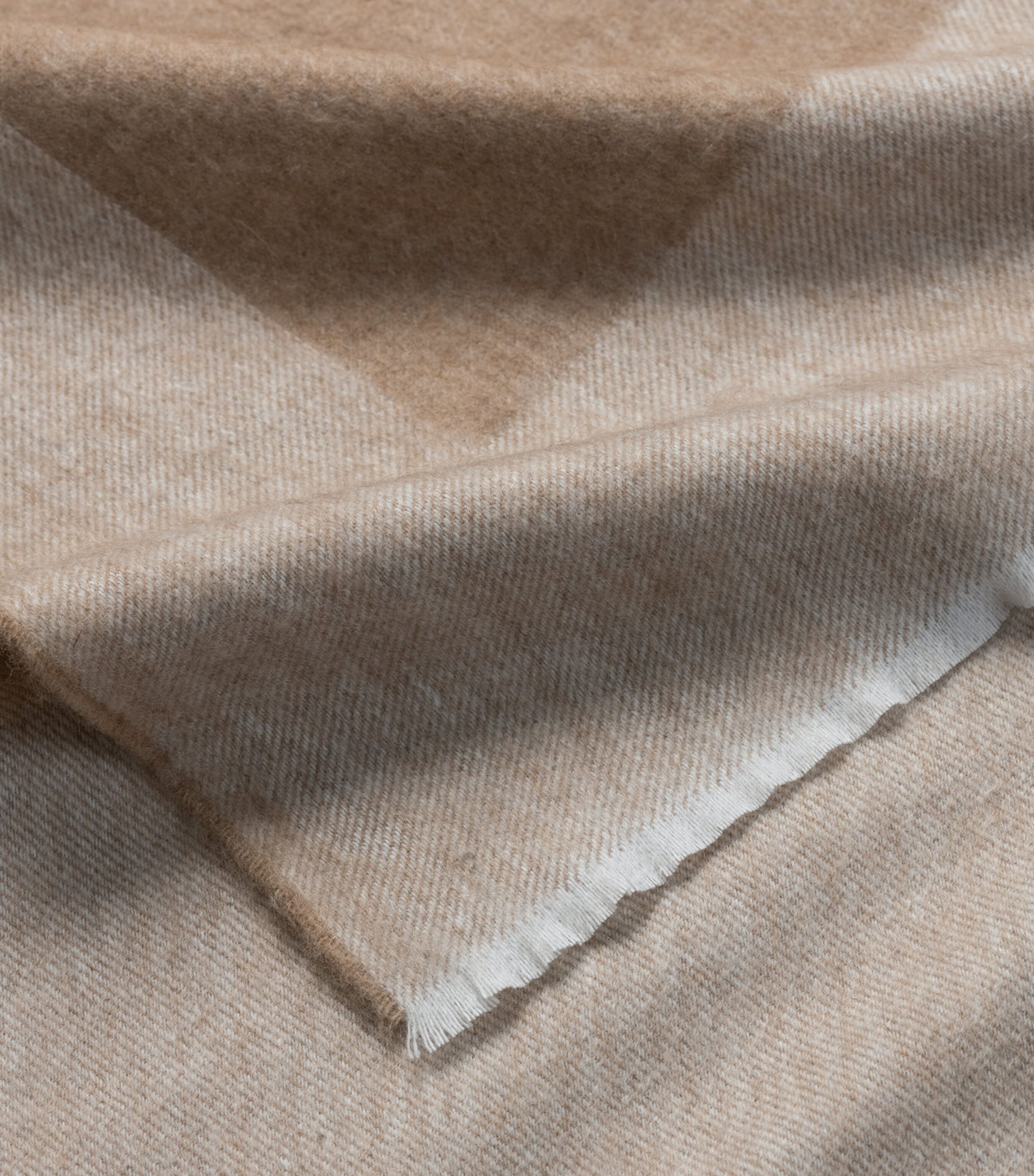 Begg x Co Cashmere Arran Border Blanket (150cm x 200cm) White Natural Image 3