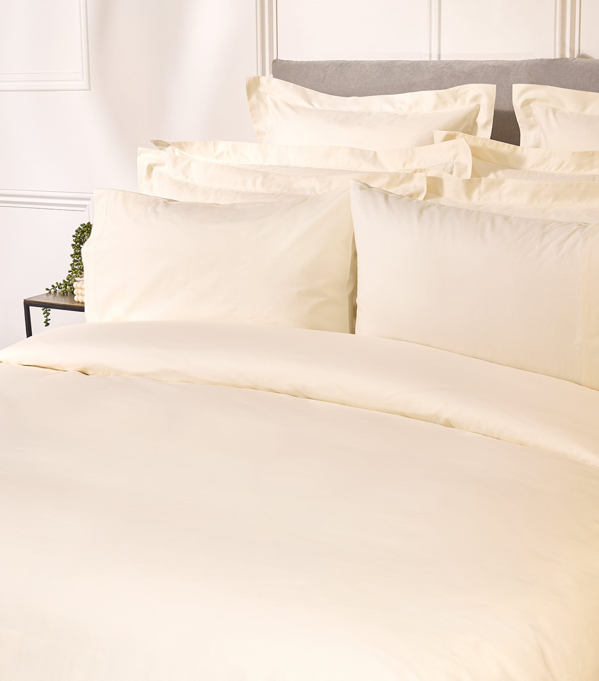 Harrods of London Chester Emperor Flat Sheet (355cm x 295cm) Ivory Image 3