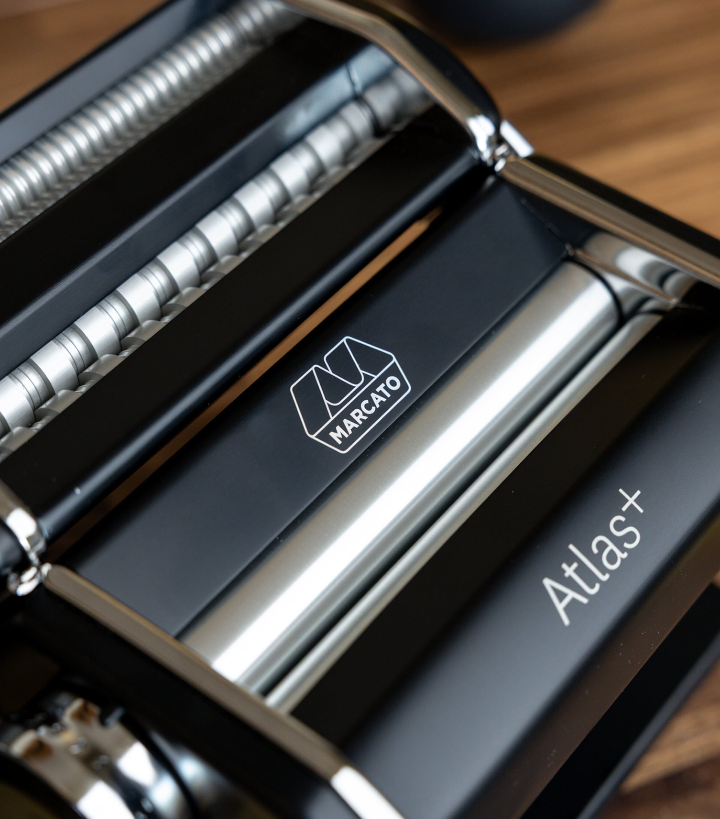 Atlas+ Pasta Machine BLACK Image 3