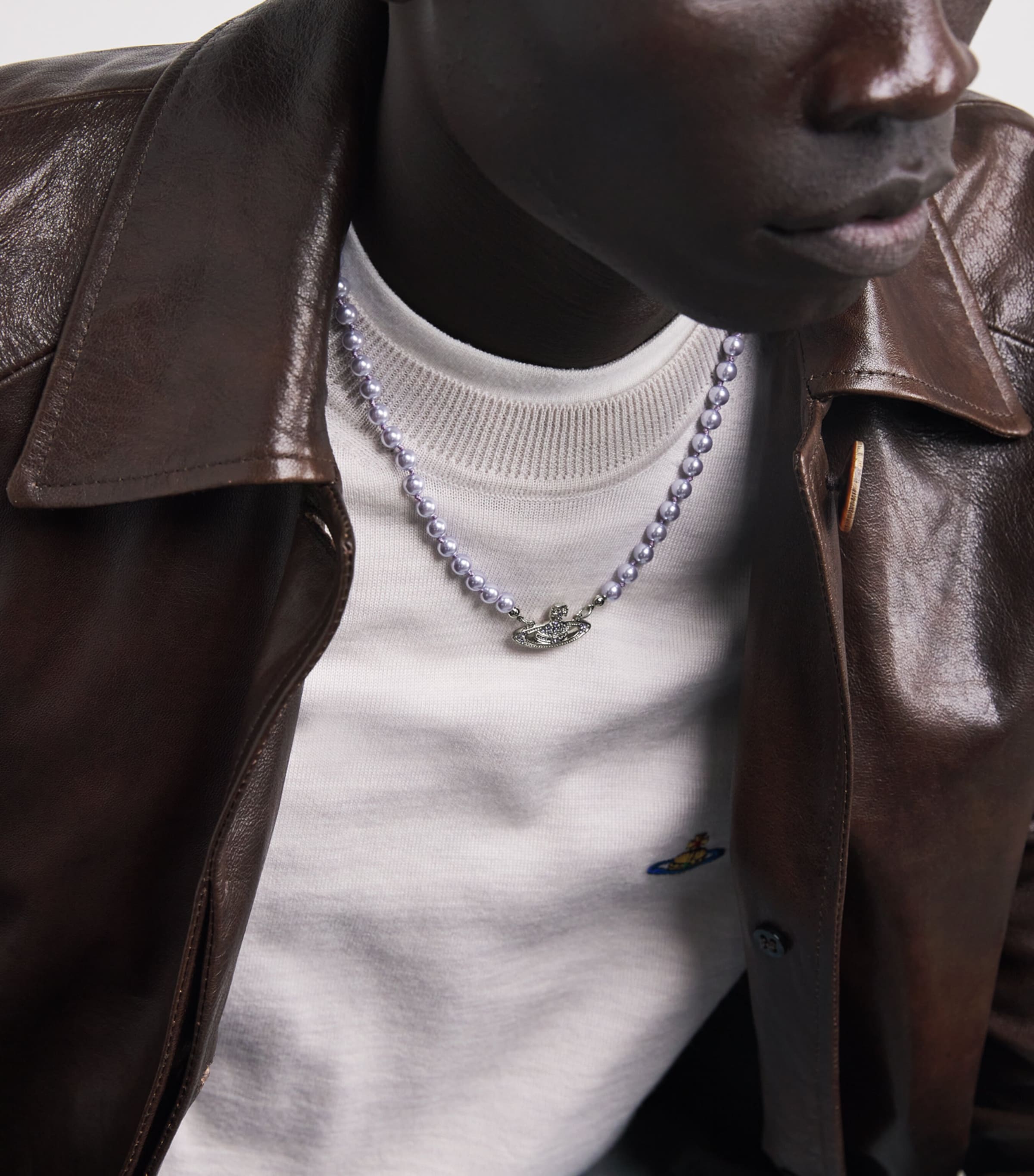 Vivienne Westwood Mens Faux Pearl Mini Bas Relief Necklace Platinum Image 4