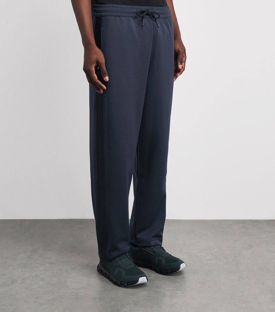 On Mens Recycled Courtside Sweatpants Midnight Image 4