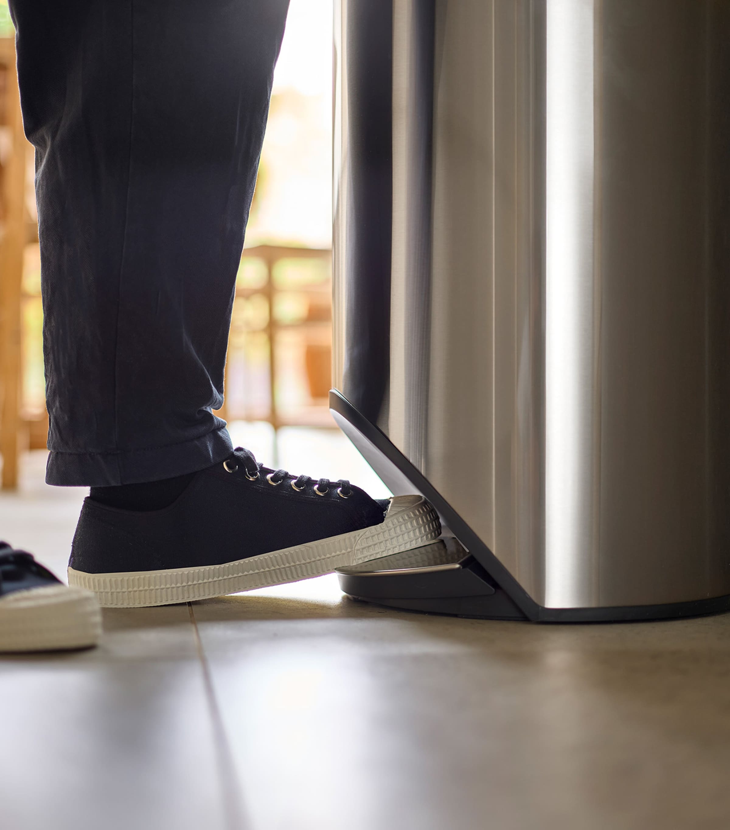 Large Easy-Push Arc Pedal Bin (30L) STAINLESS STEEL Image 6