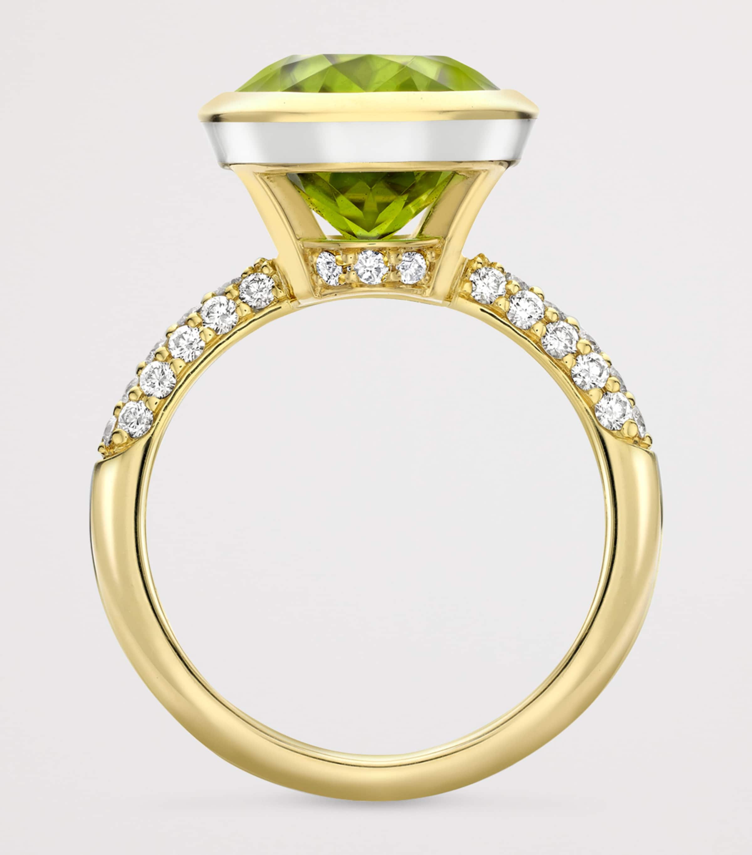 Boodles Yellow Gold, Diamond and Peridot Dolce Vita Oval  Ring Yellow Gold Image 4