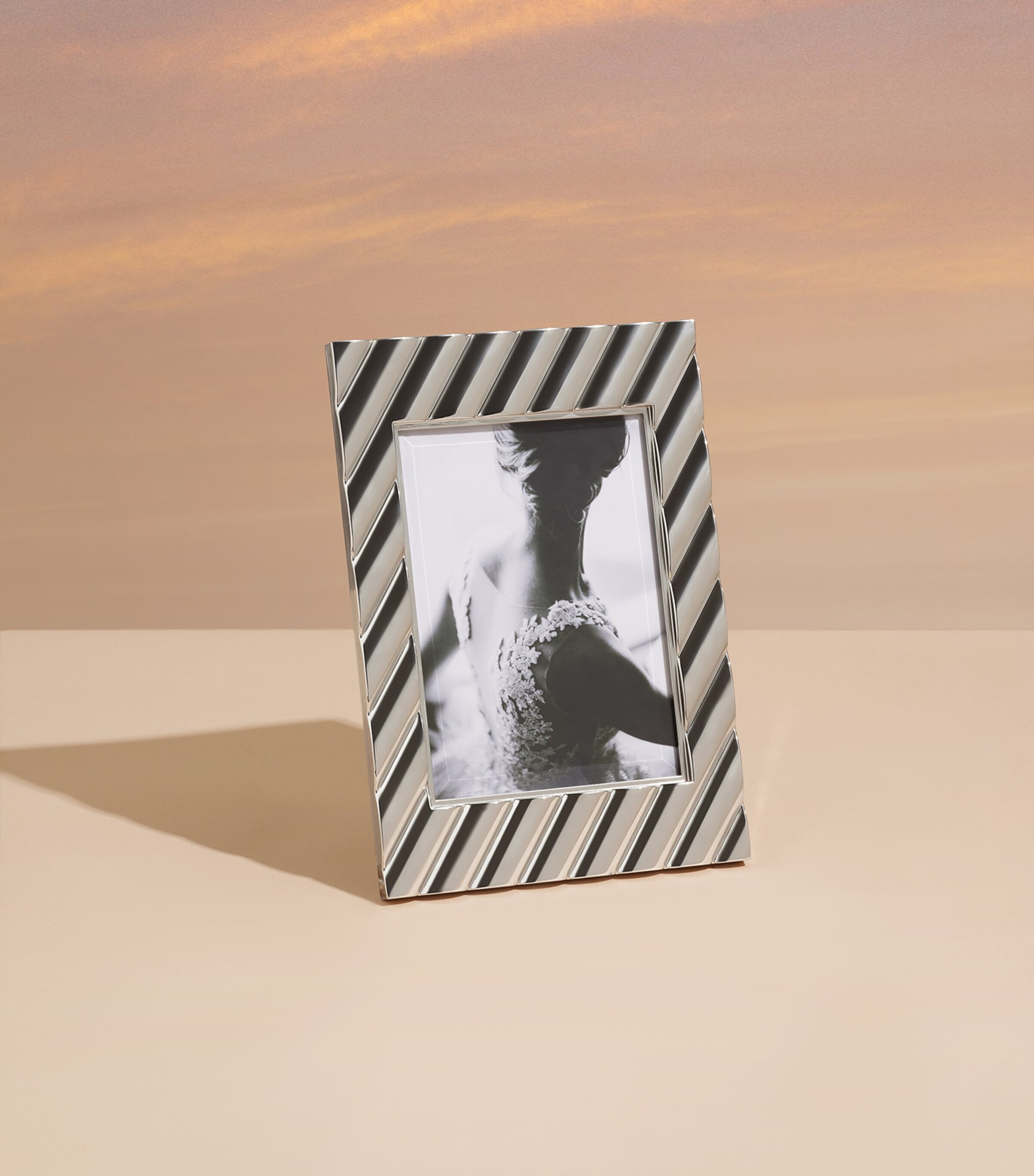 L'Objet Maxime Photo Frame (4” x 6”) Platinum Image 4
