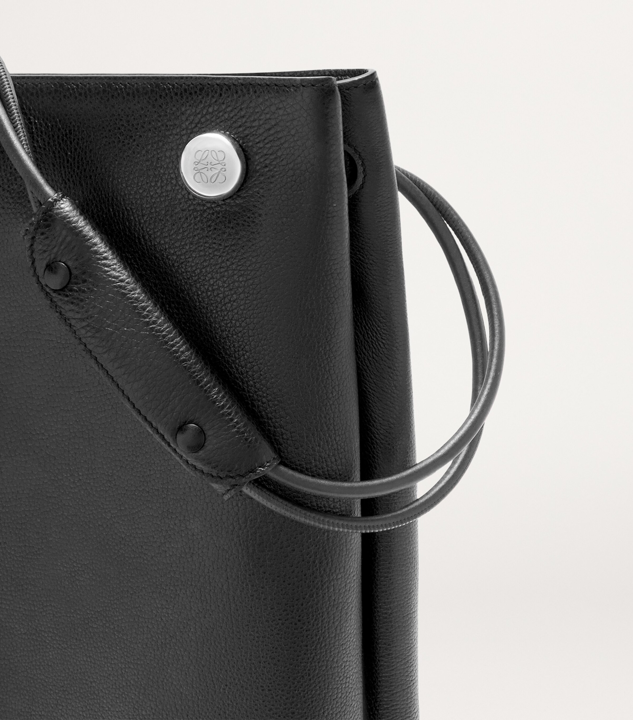 Leather Pebble Shoulder Bag BLACK Image 6