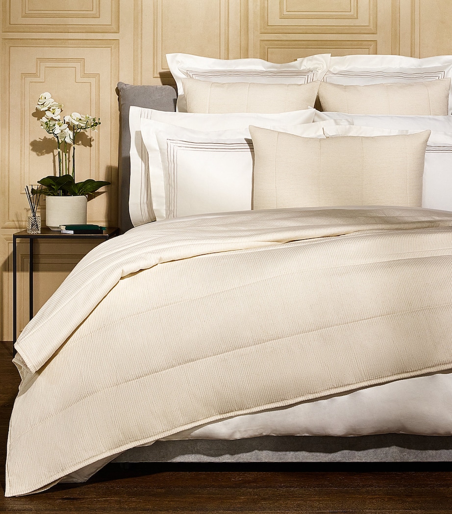 Harrods of London Chalcot Super King Bedspread (250cm x 260cm) Ivory Image 3