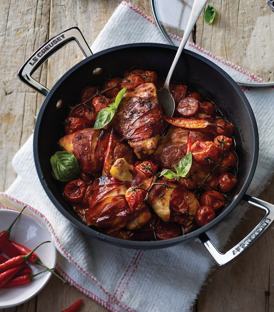 Toughened Non-Stick Shallow Casserole Dish (30cm) BLACK Image 4