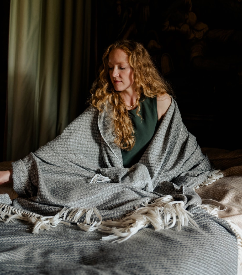 Araminta Campbell Alpaca-Blend Willow Throw (150cm x 230cm) Grey Image 3