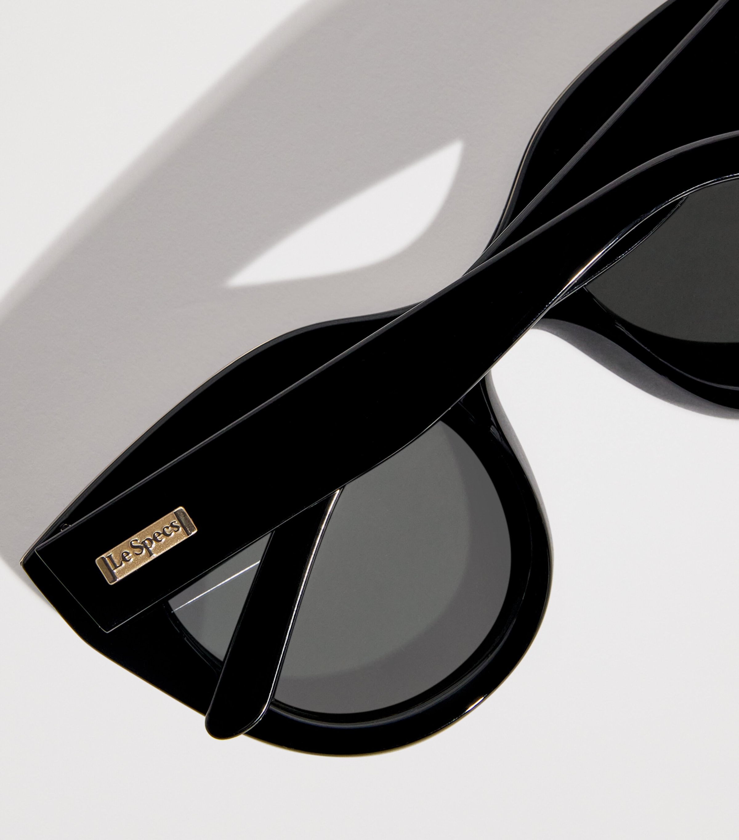 Oversized Air Heart Sunglasses BLACK / GOLD Image 5