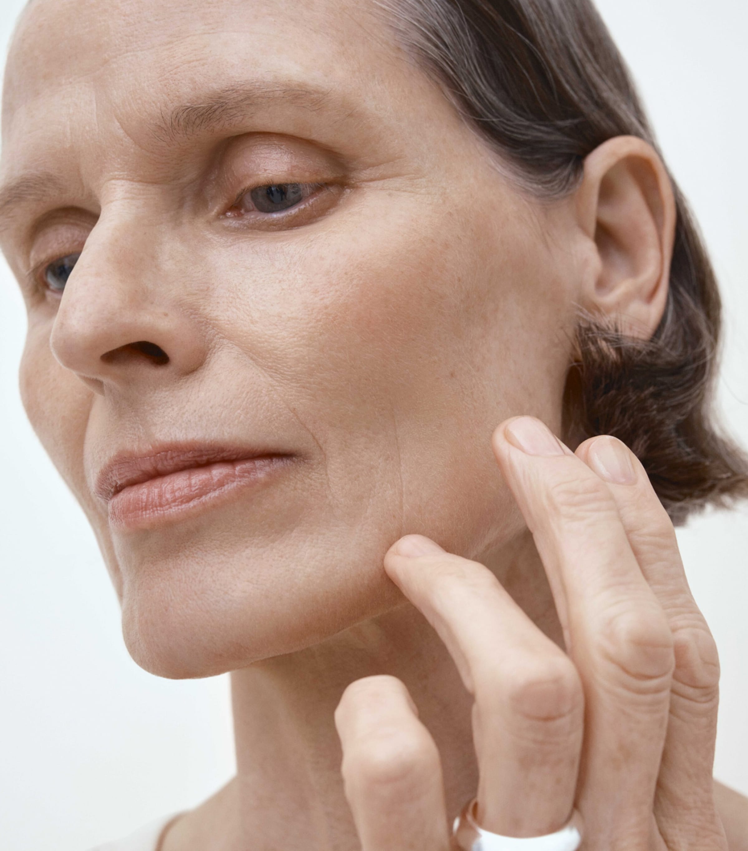 U BEAUTY The SMOOTH Dynamic Wrinkle Defense Serum (30ml) Image 3