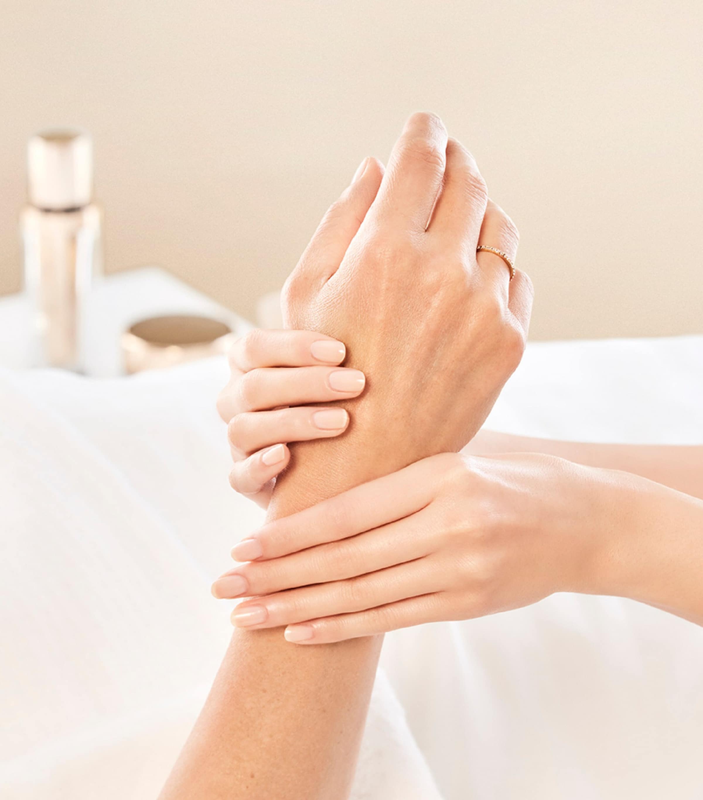 Re-Nutriv Intensive Smoothing Hand Creme (100ml) NO COLOUR Image 3