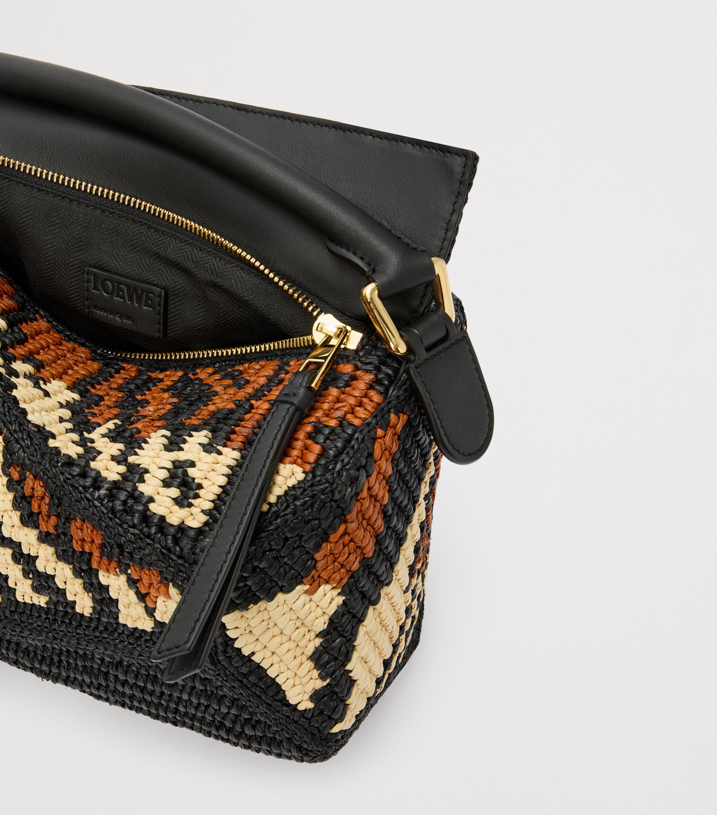 LOEWE x Paula's Ibiza Small Raffia Puzzle Edge Top-Handle Bag Black/honey Gold Image 6